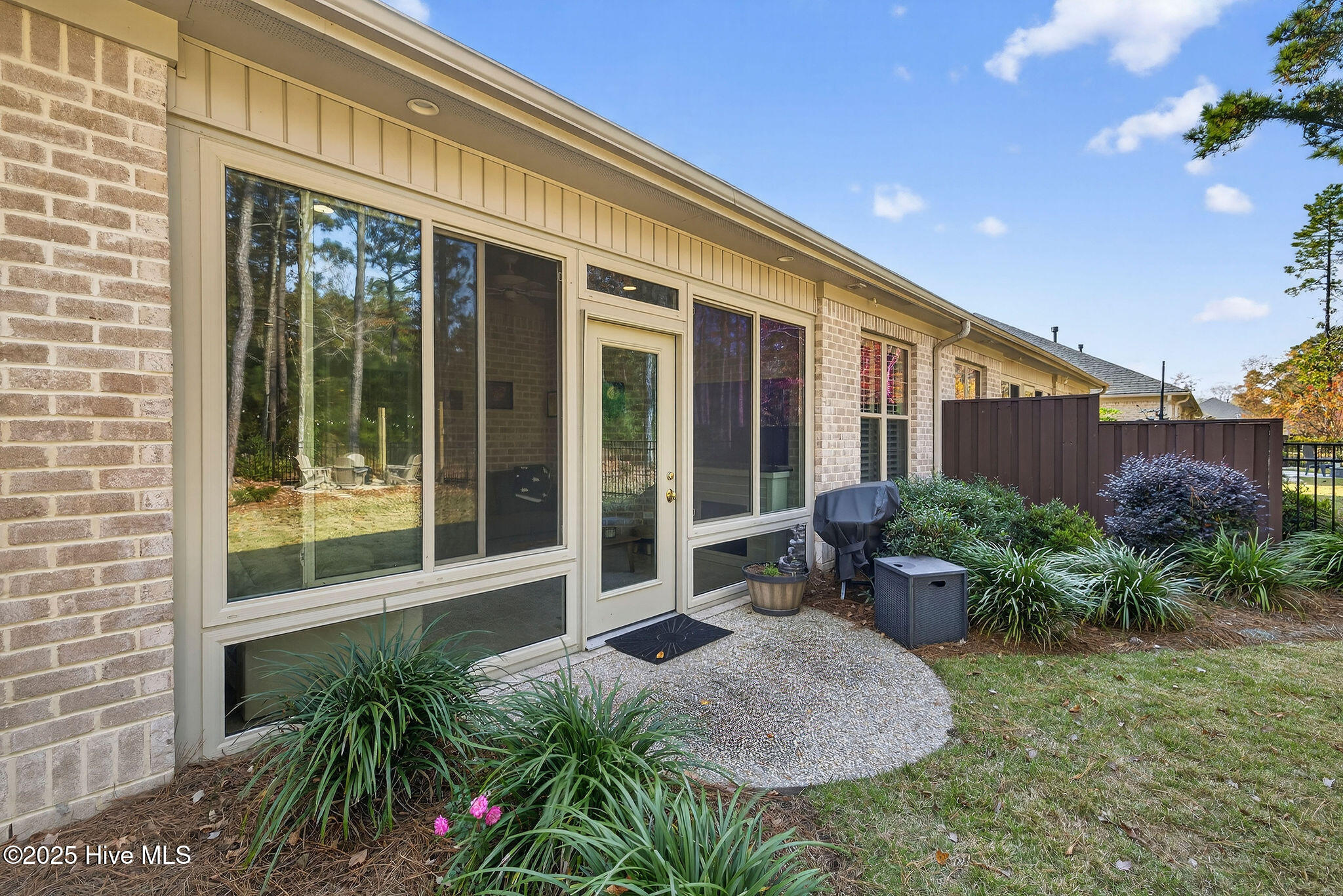 100543133 | Photo 42