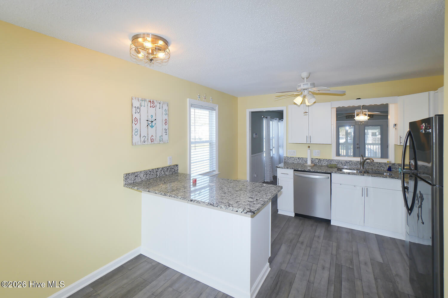 100548461 | Photo 11