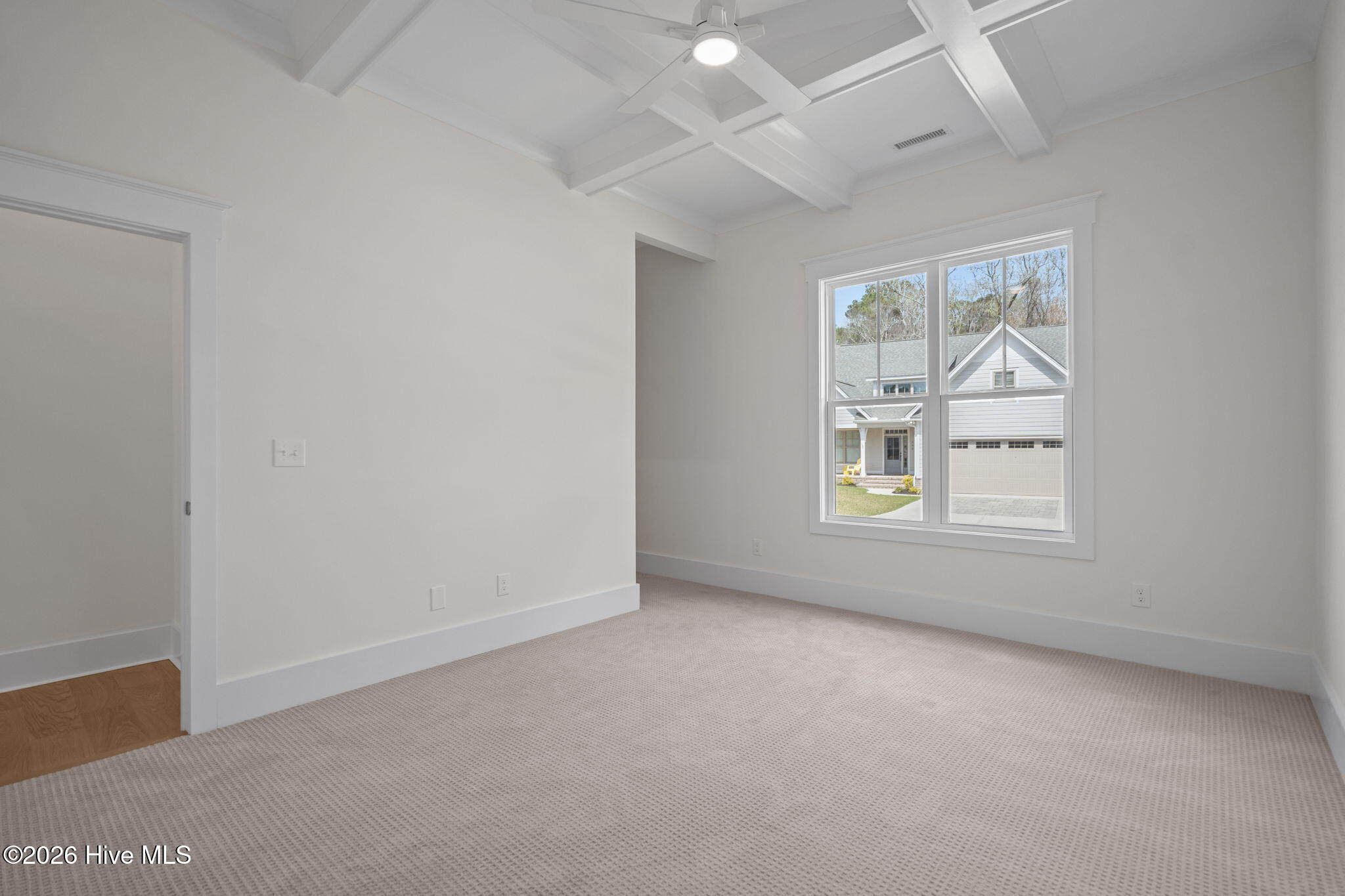 100564370 | Photo 36