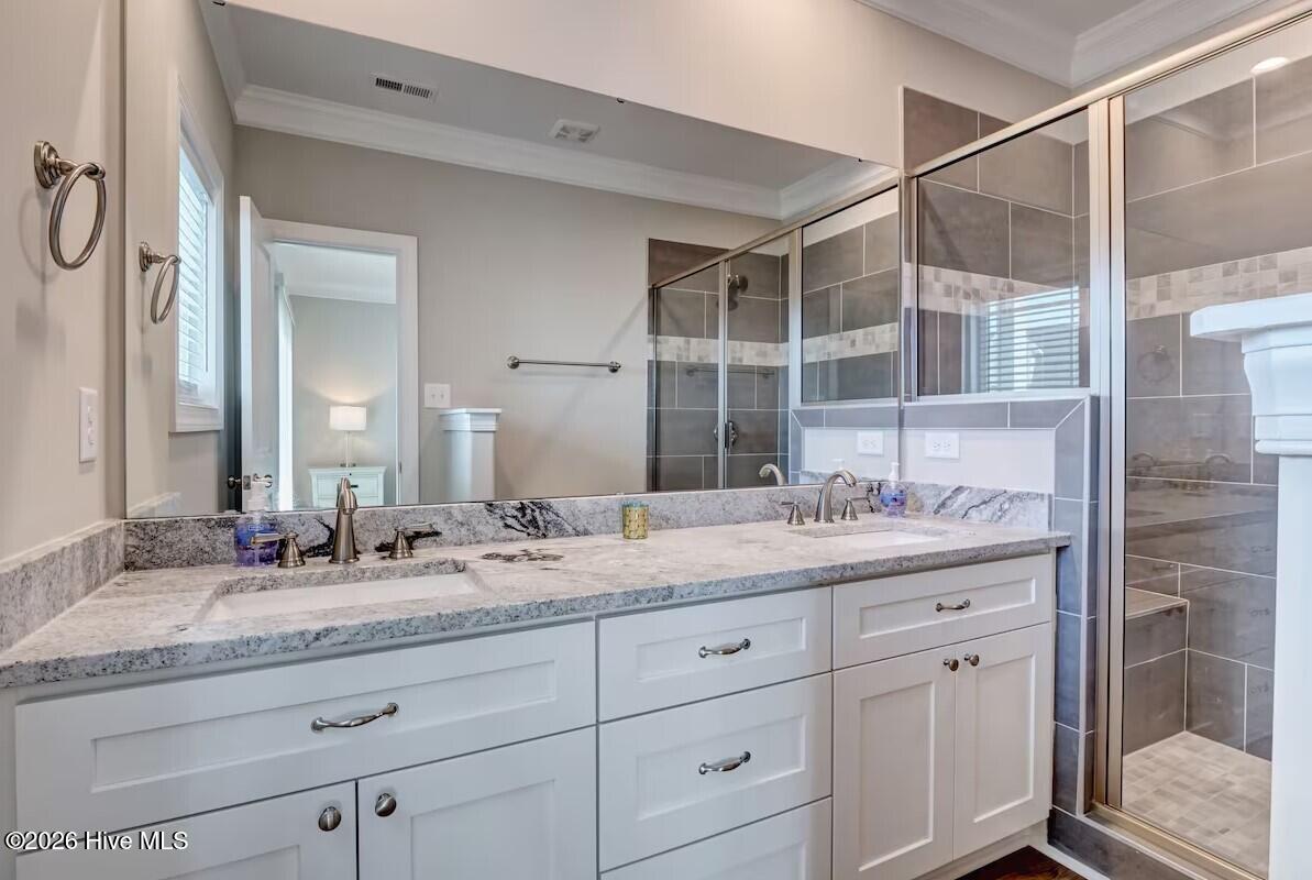 100564826 | Photo 18