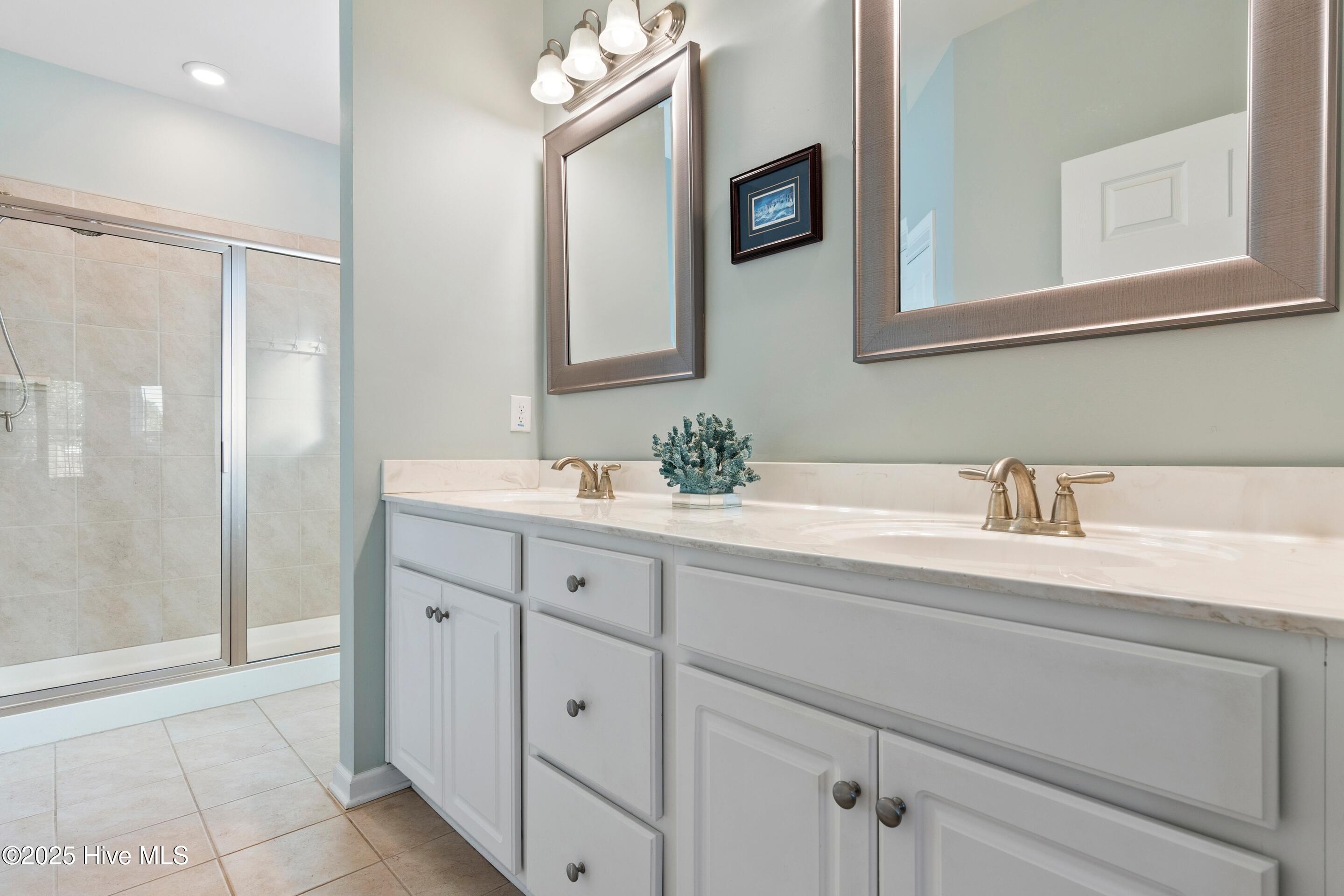 100537197 | Photo 26