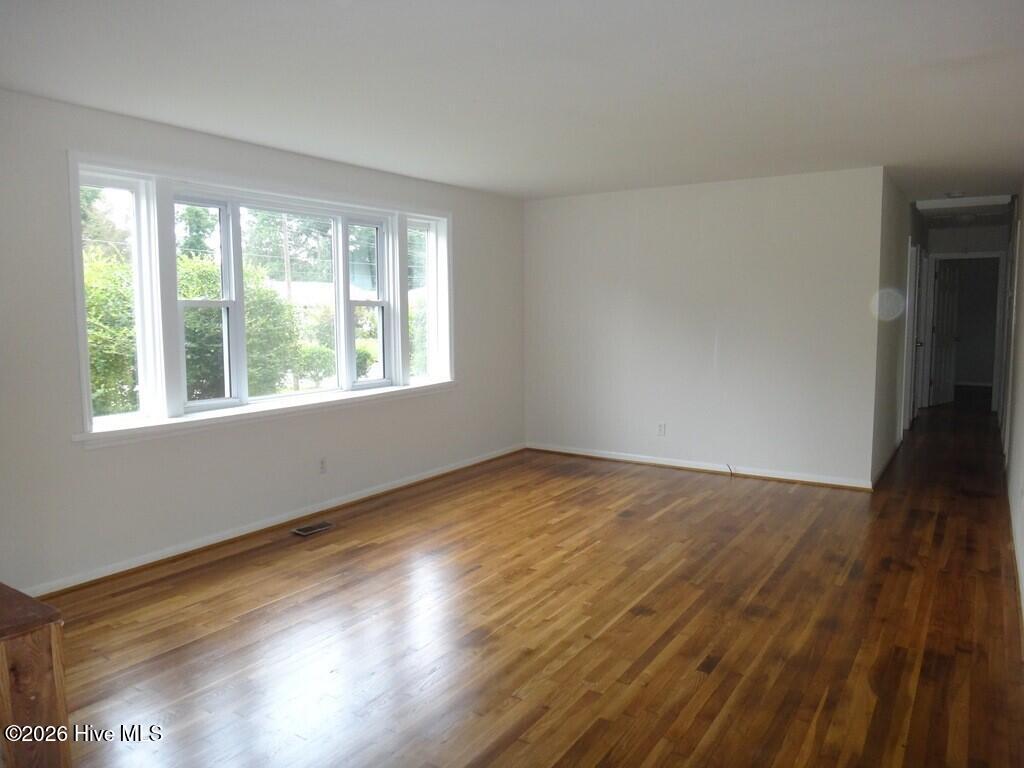 100547775 | Photo 11