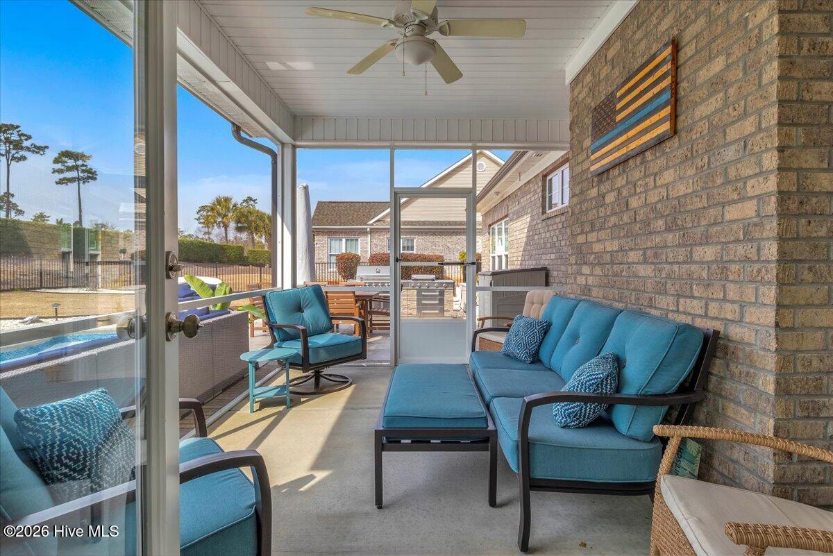 100556210 | Photo 53