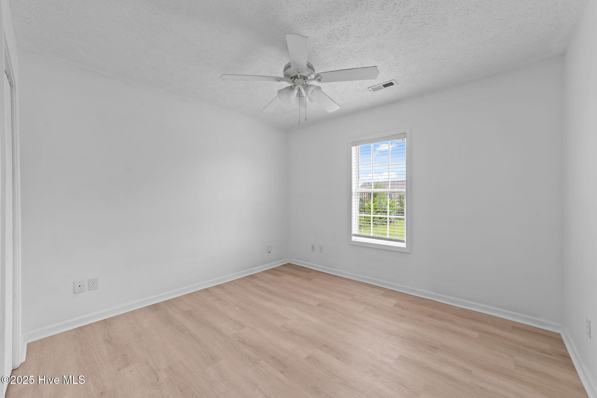 100540670 | Photo 17