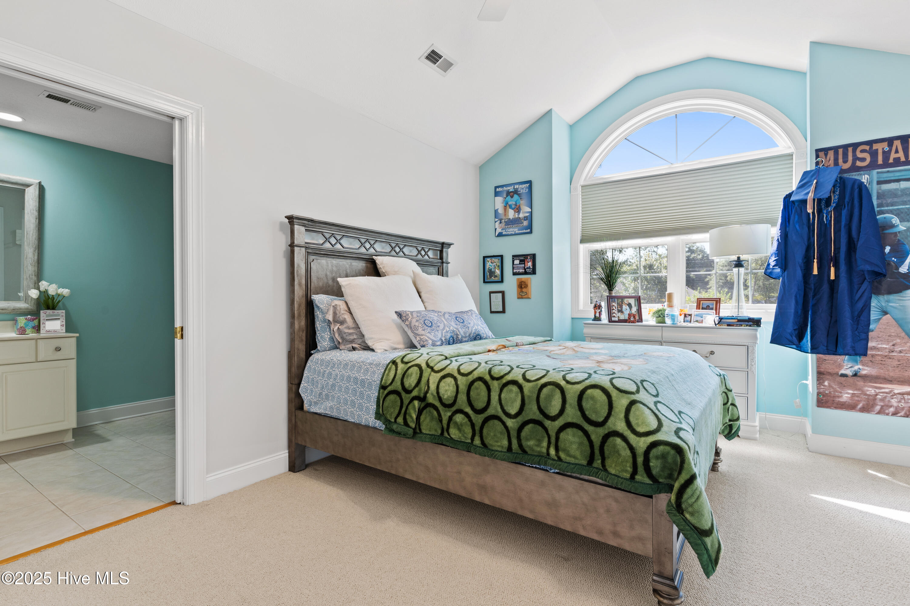 100548796 | Photo 45