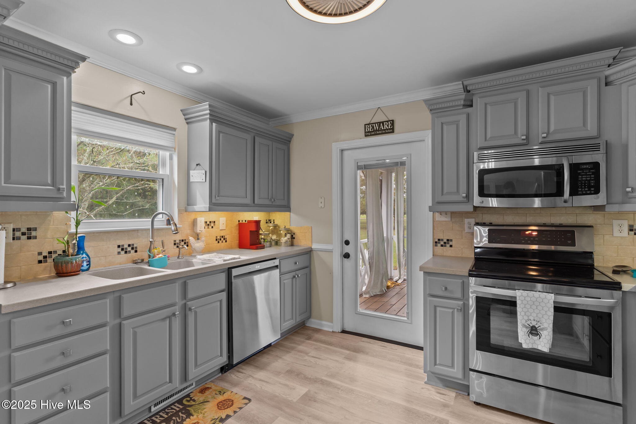 100535279 | Photo 18