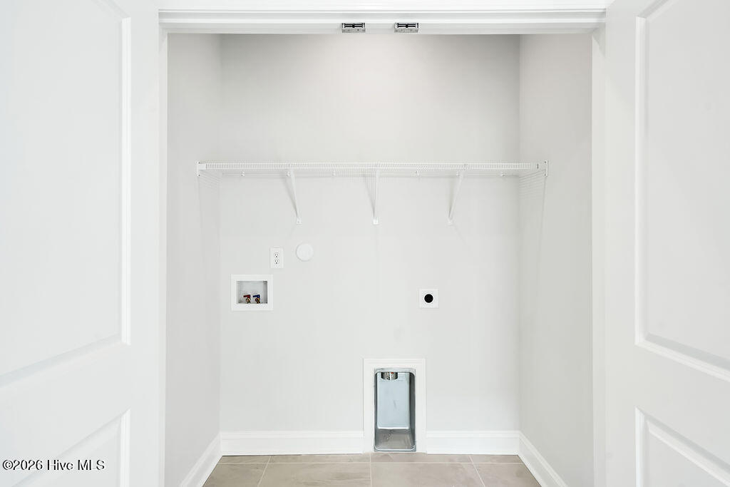 100549861 | Photo 19