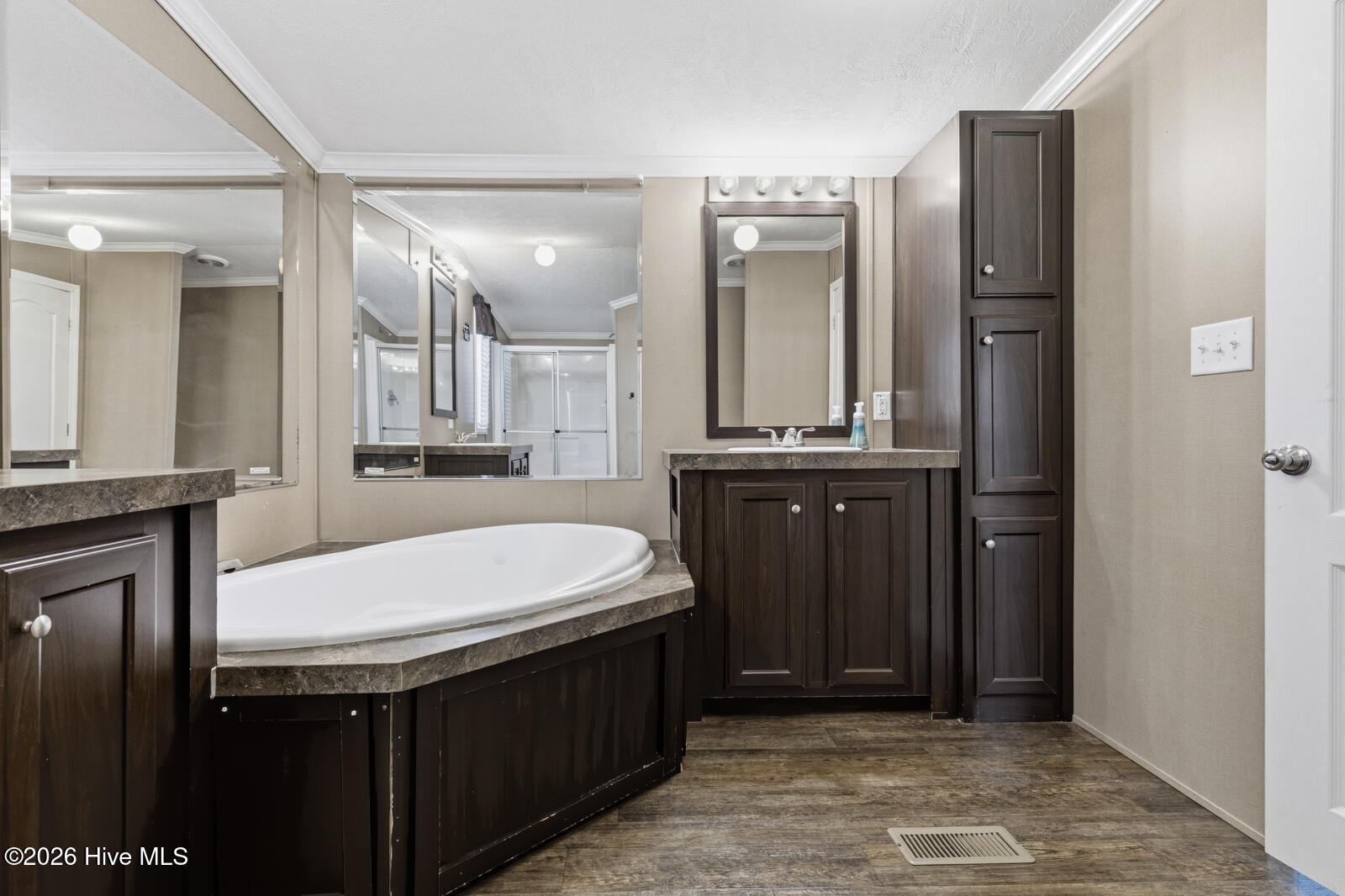 100559966 | Photo 11