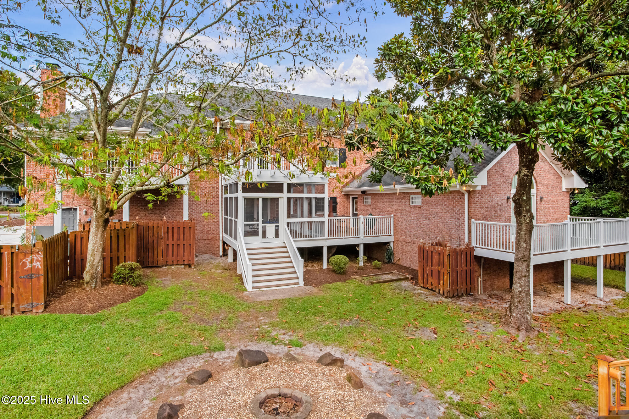 100532044 | Photo 49