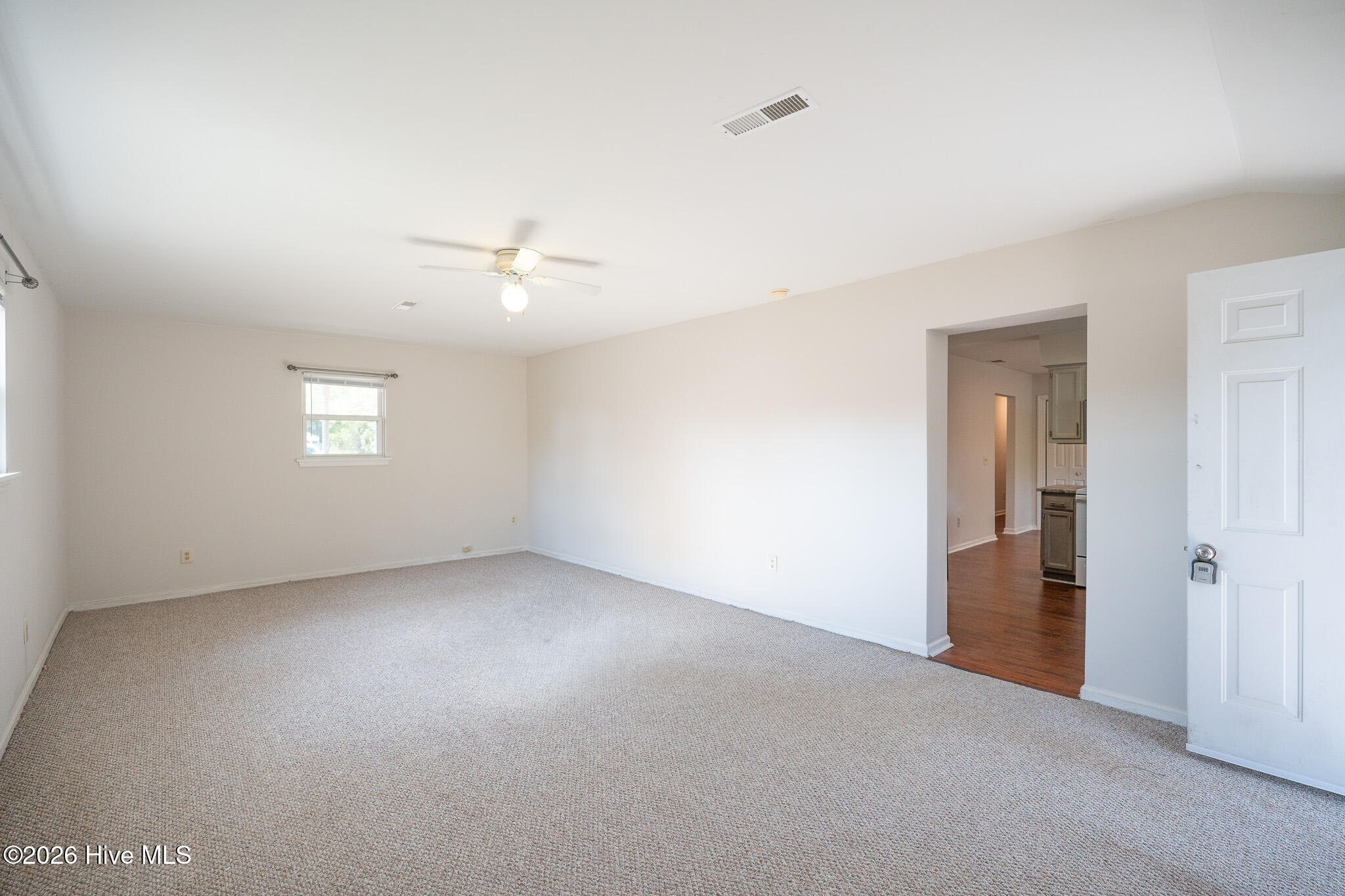 100567624 | Photo 14