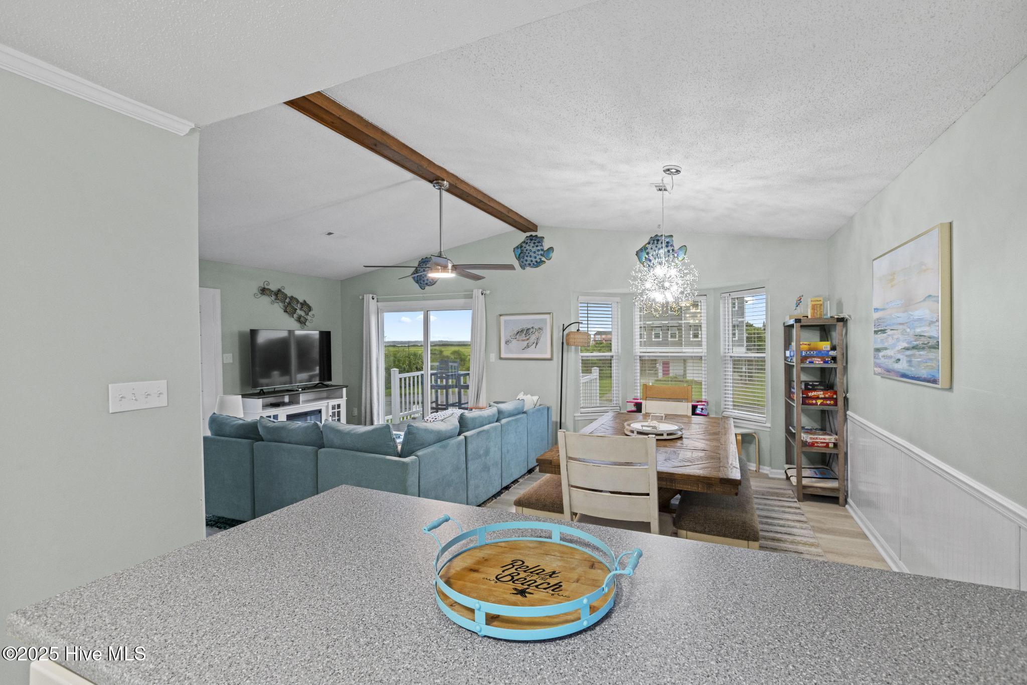 100525730 | Photo 12