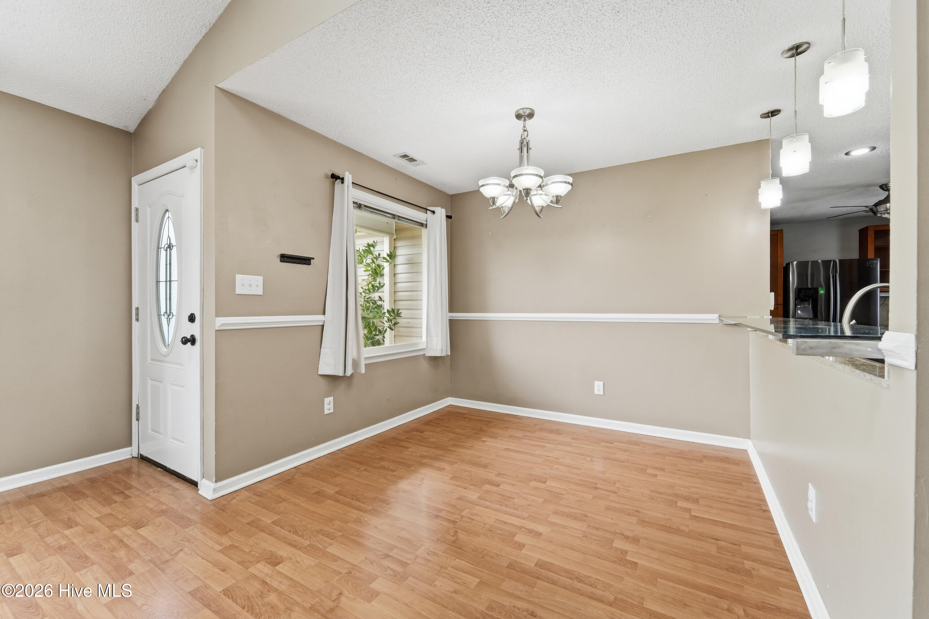 100559067 | Photo 24