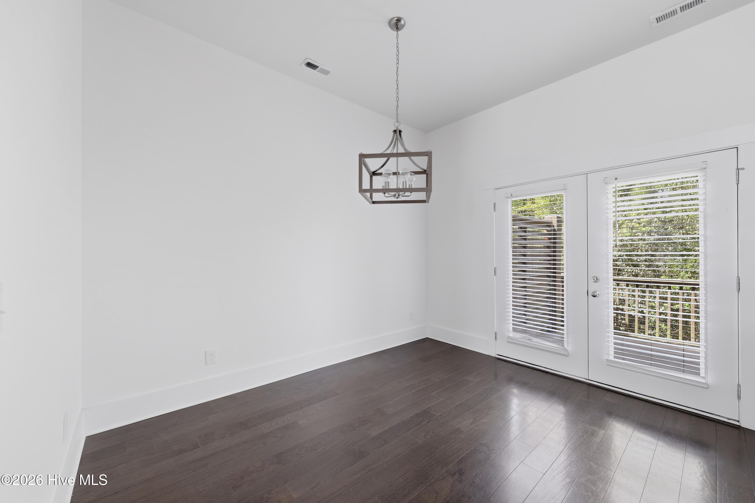 100564371 | Photo 19