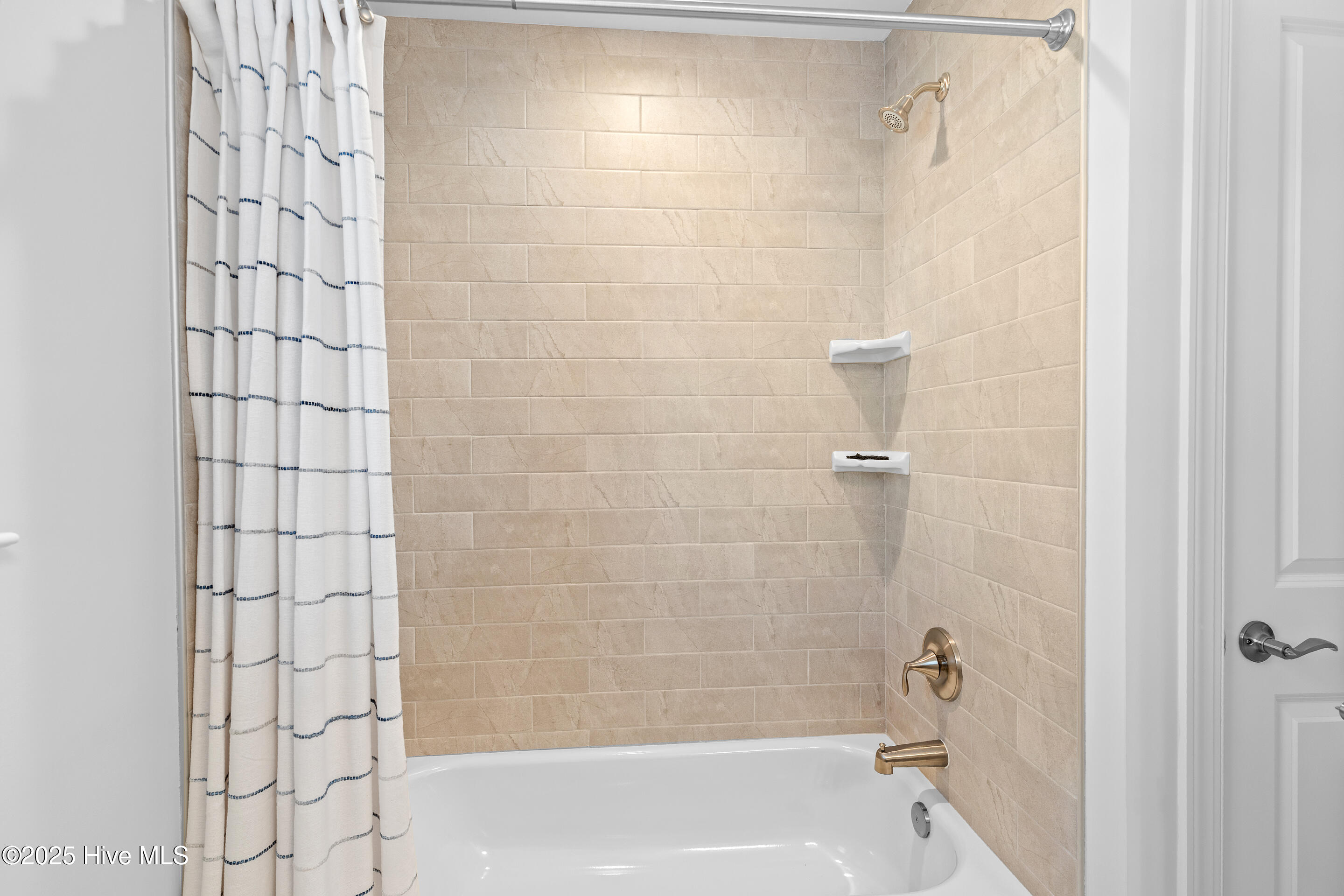 100545902 | Photo 25