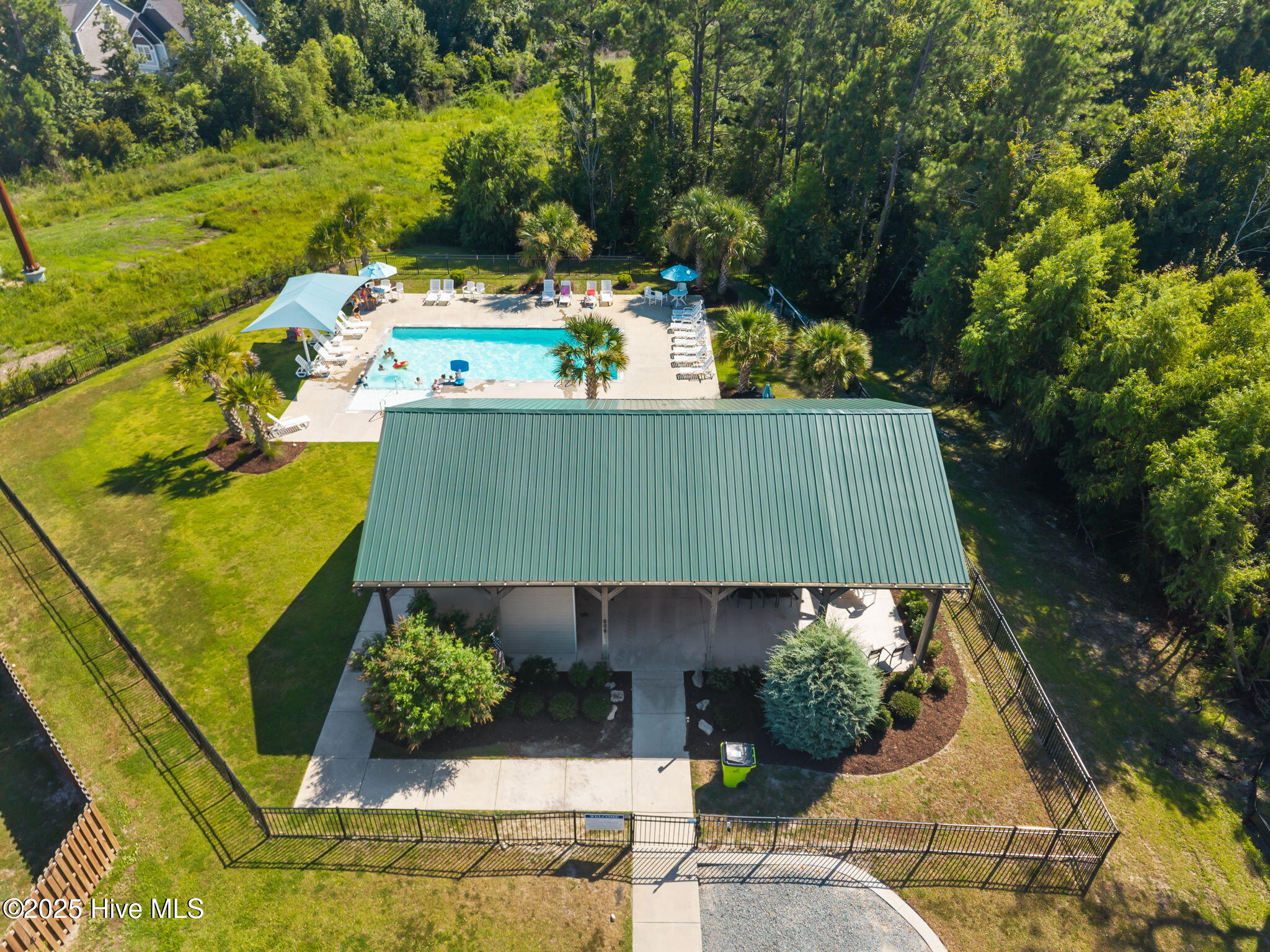 100522183 | Photo 33