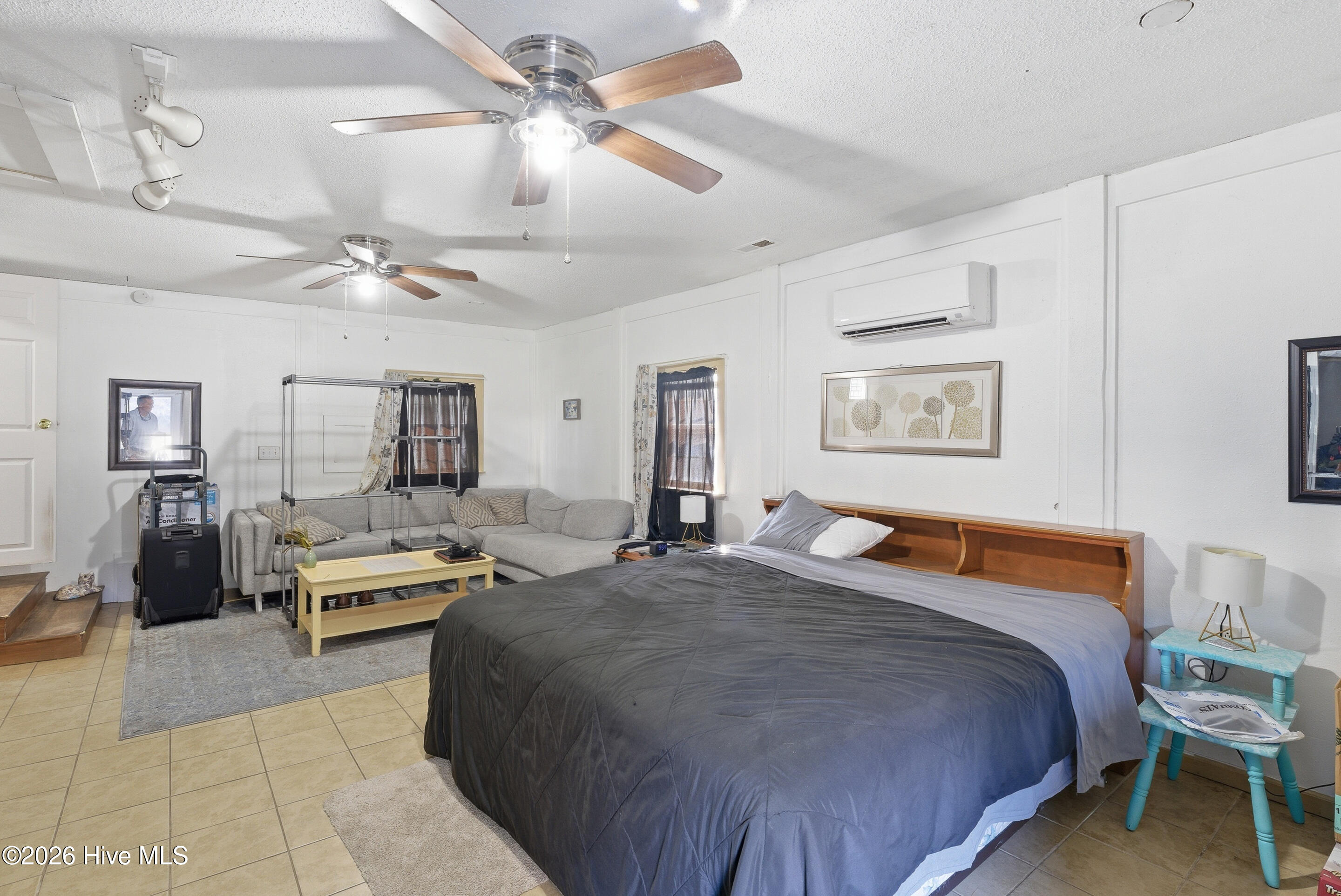 100563534 | Photo 25