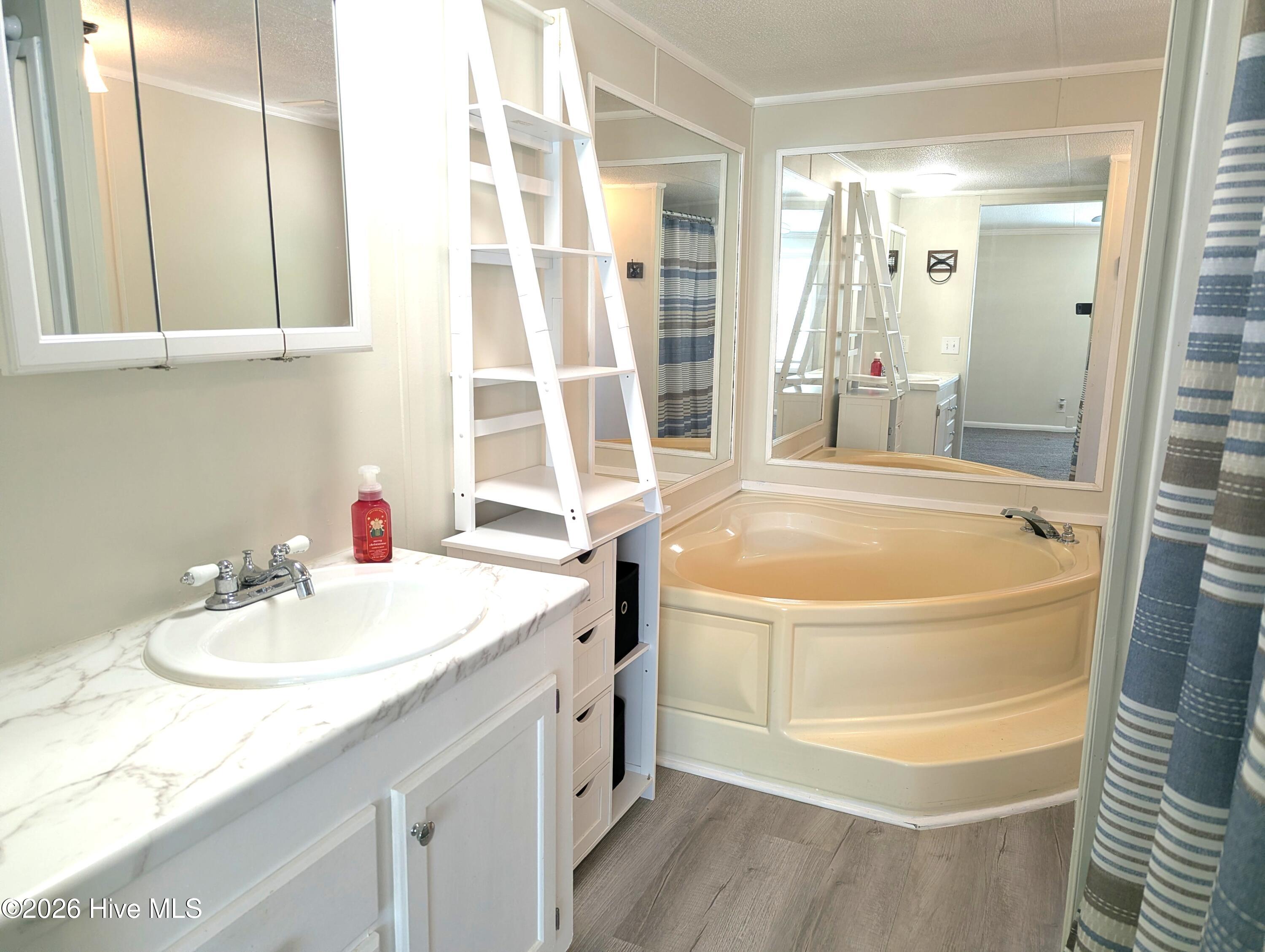 100556092 | Photo 14