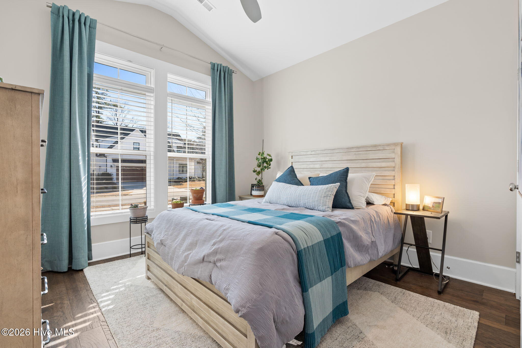 100552042 | Photo 30