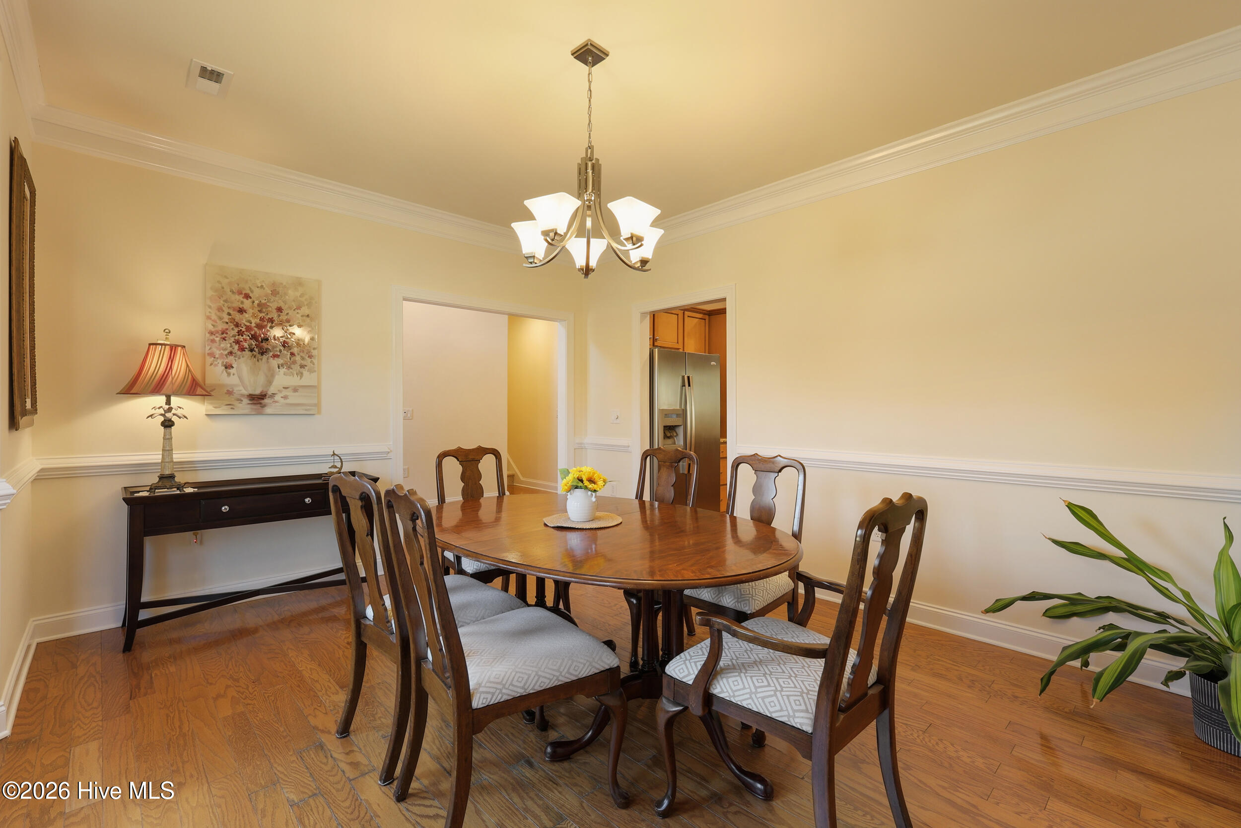 100561183 | Photo 23