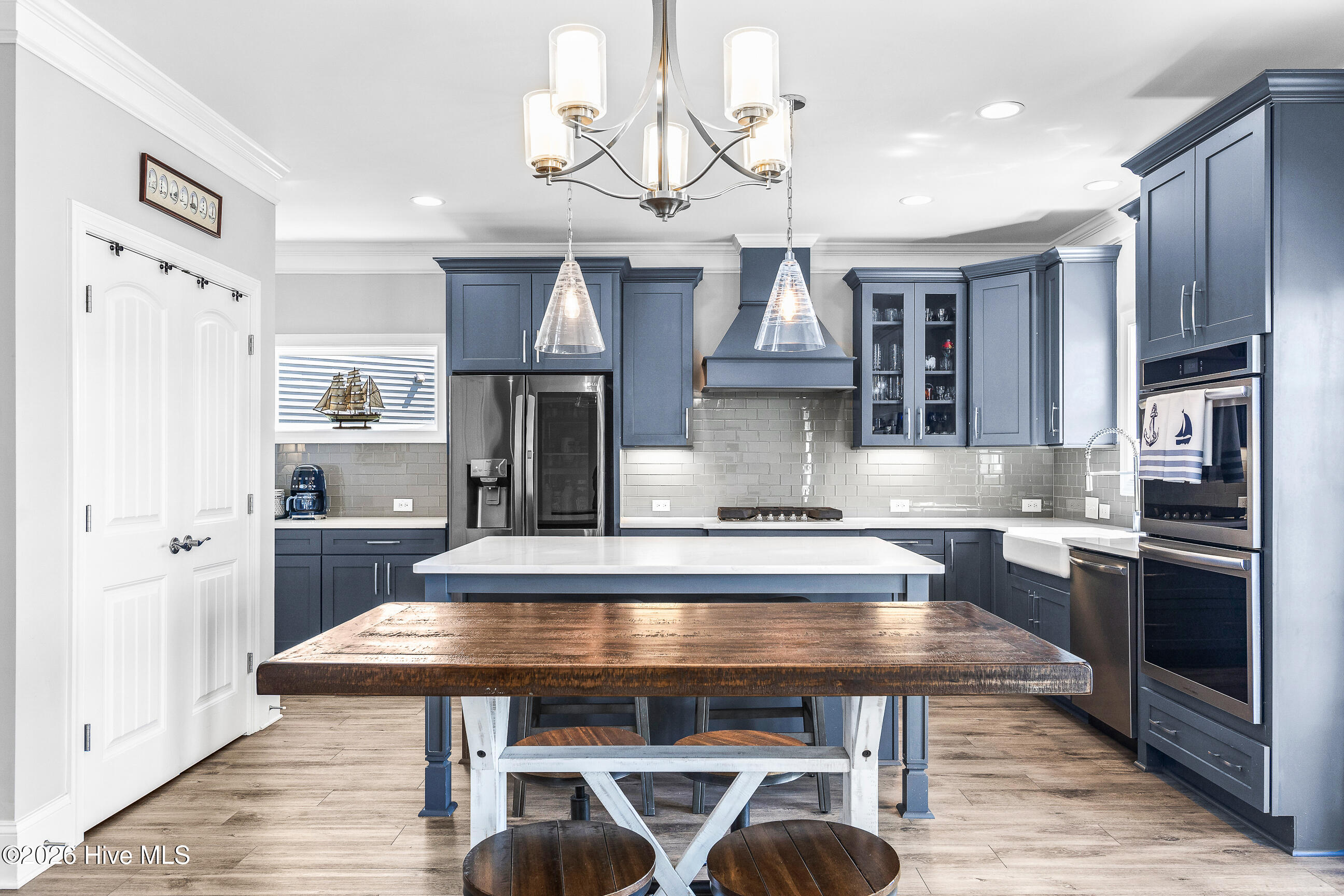 100563975 | Photo 11