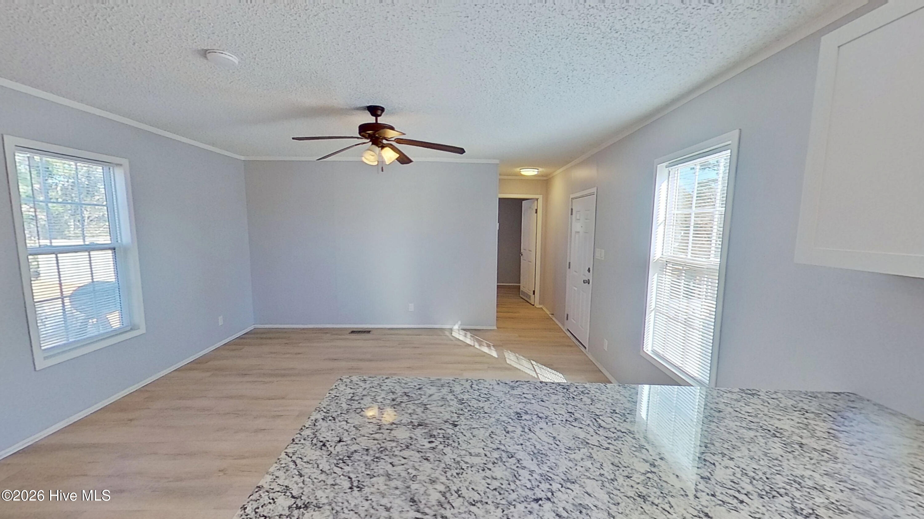 100550618 | Photo 10