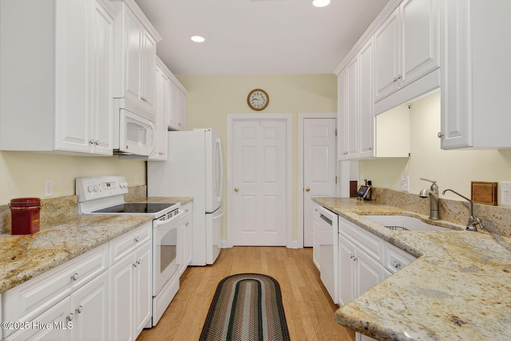 100544453 | Photo 11