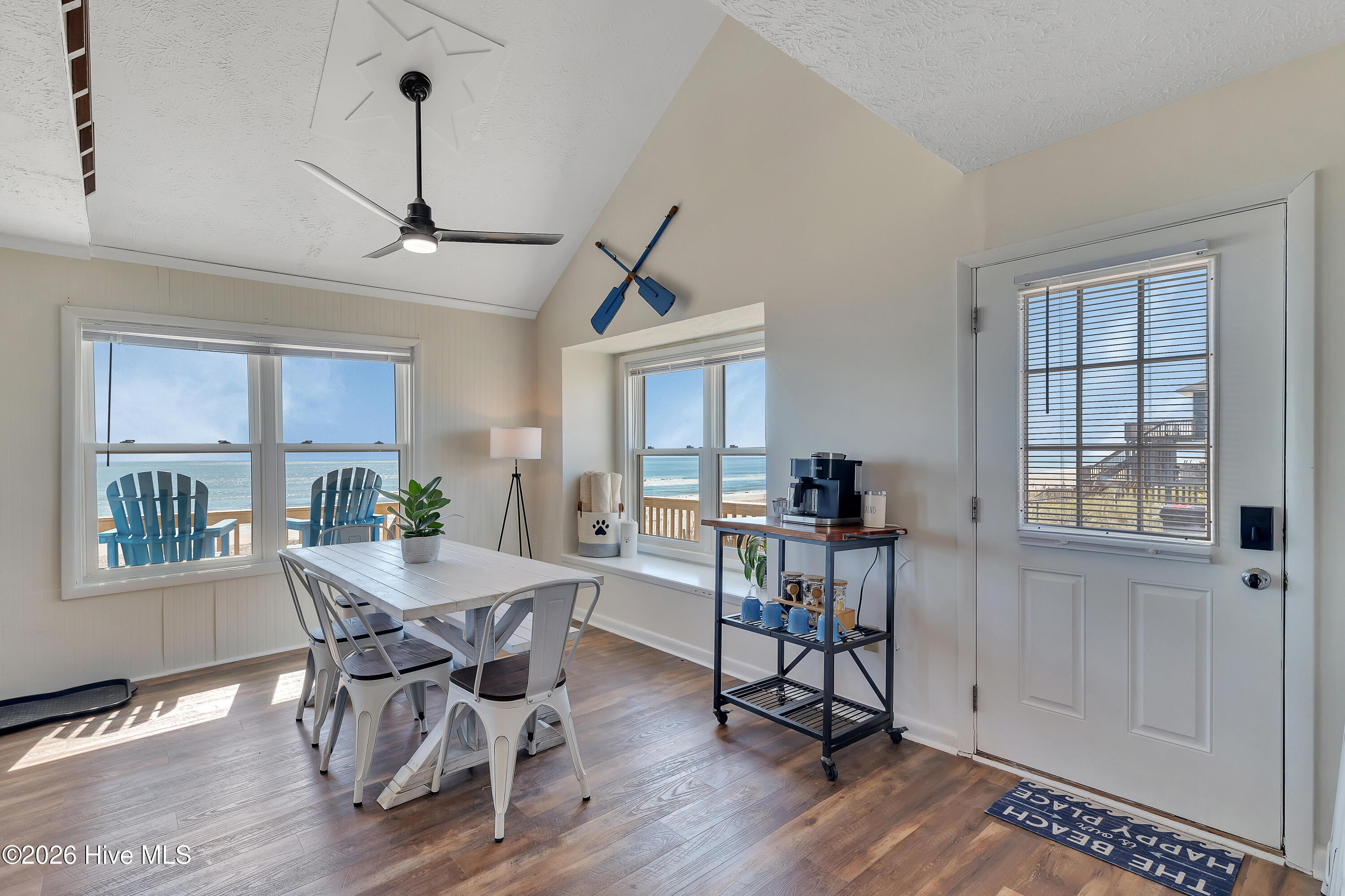 100548009 | Photo 14