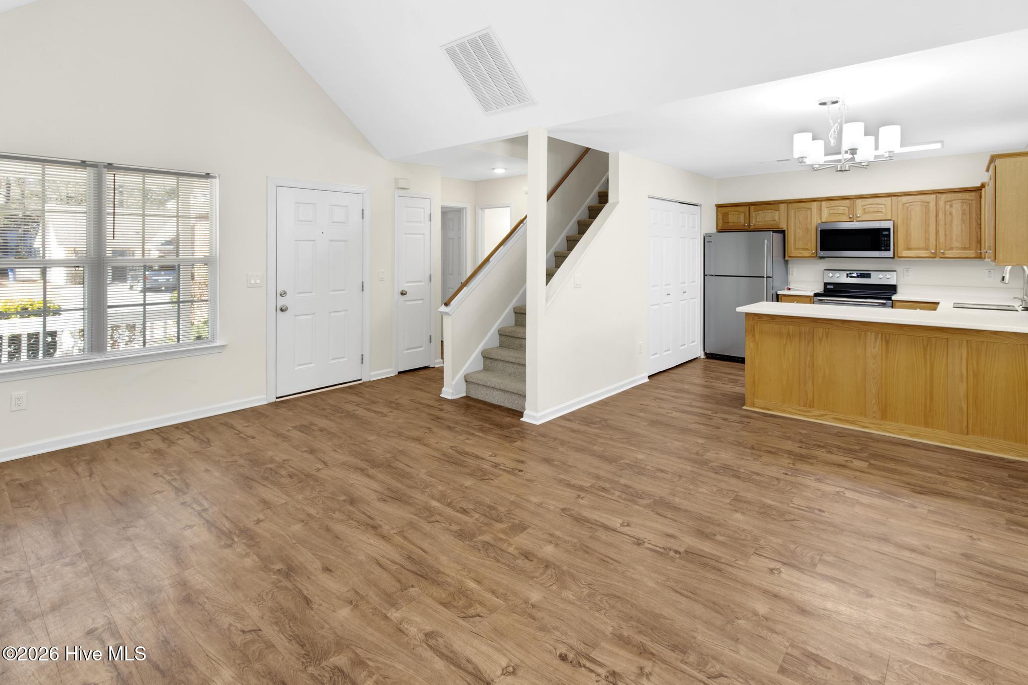 100552061 | Photo 10