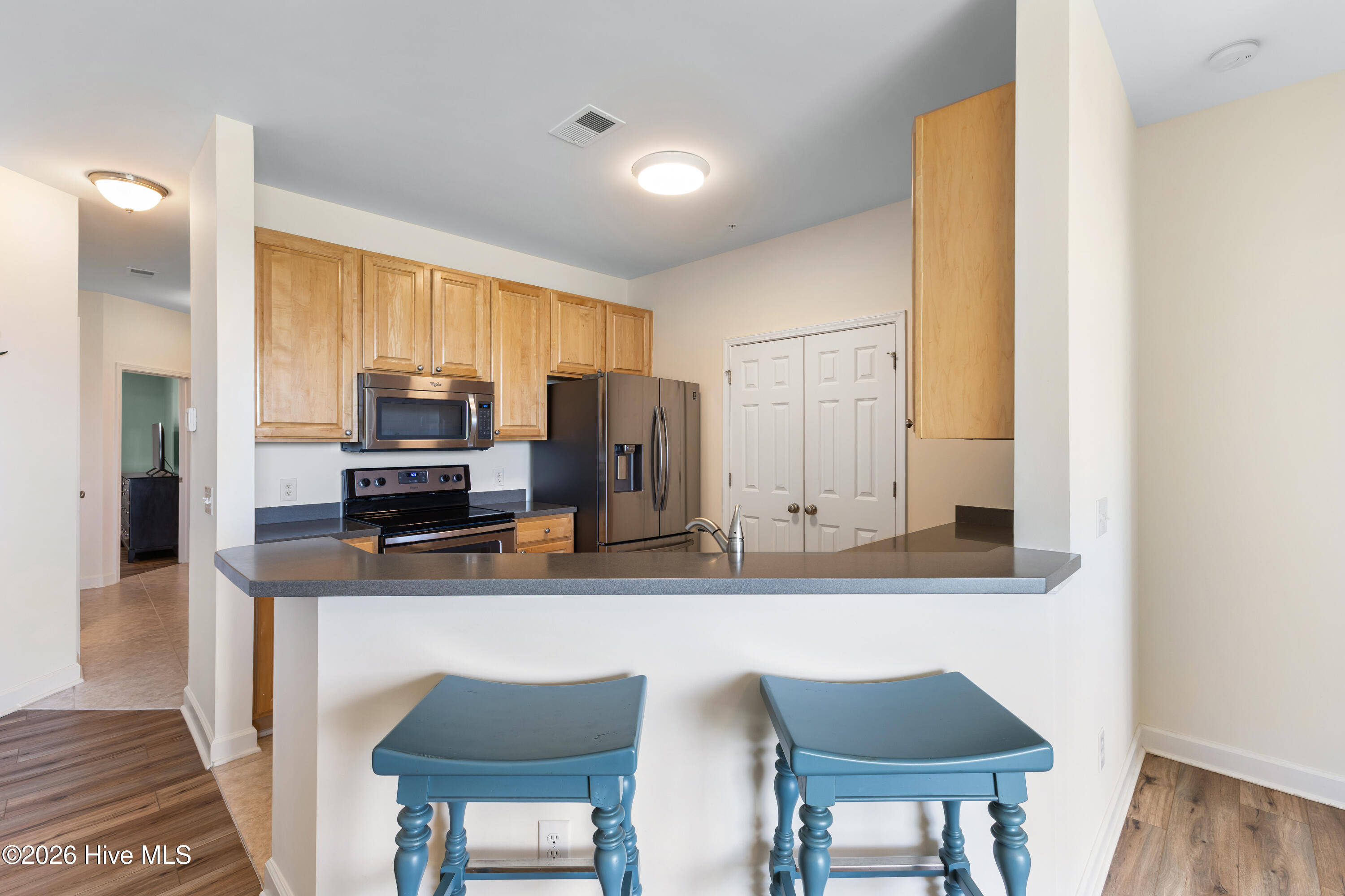 100570147 | Photo 12