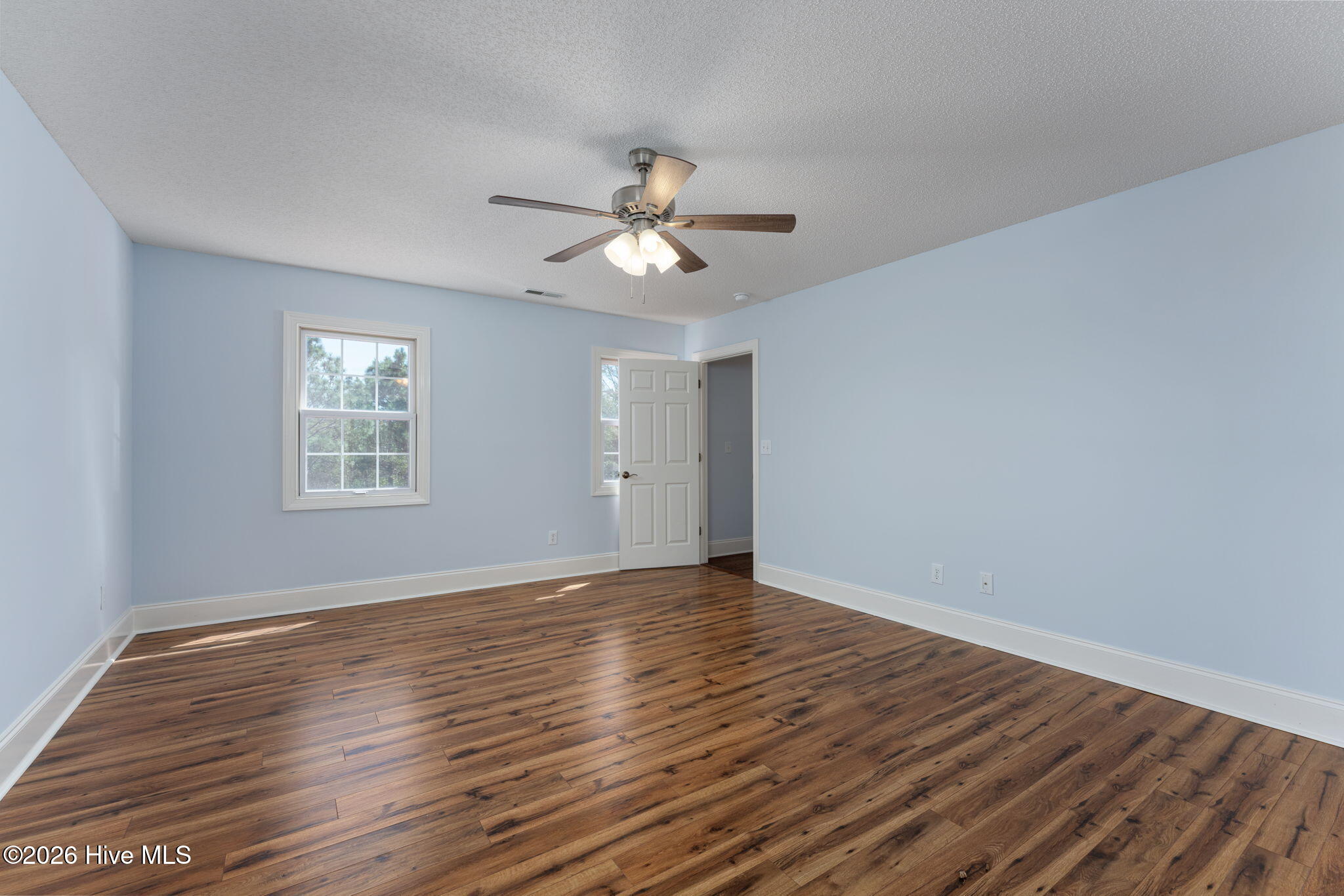 100552056 | Photo 43