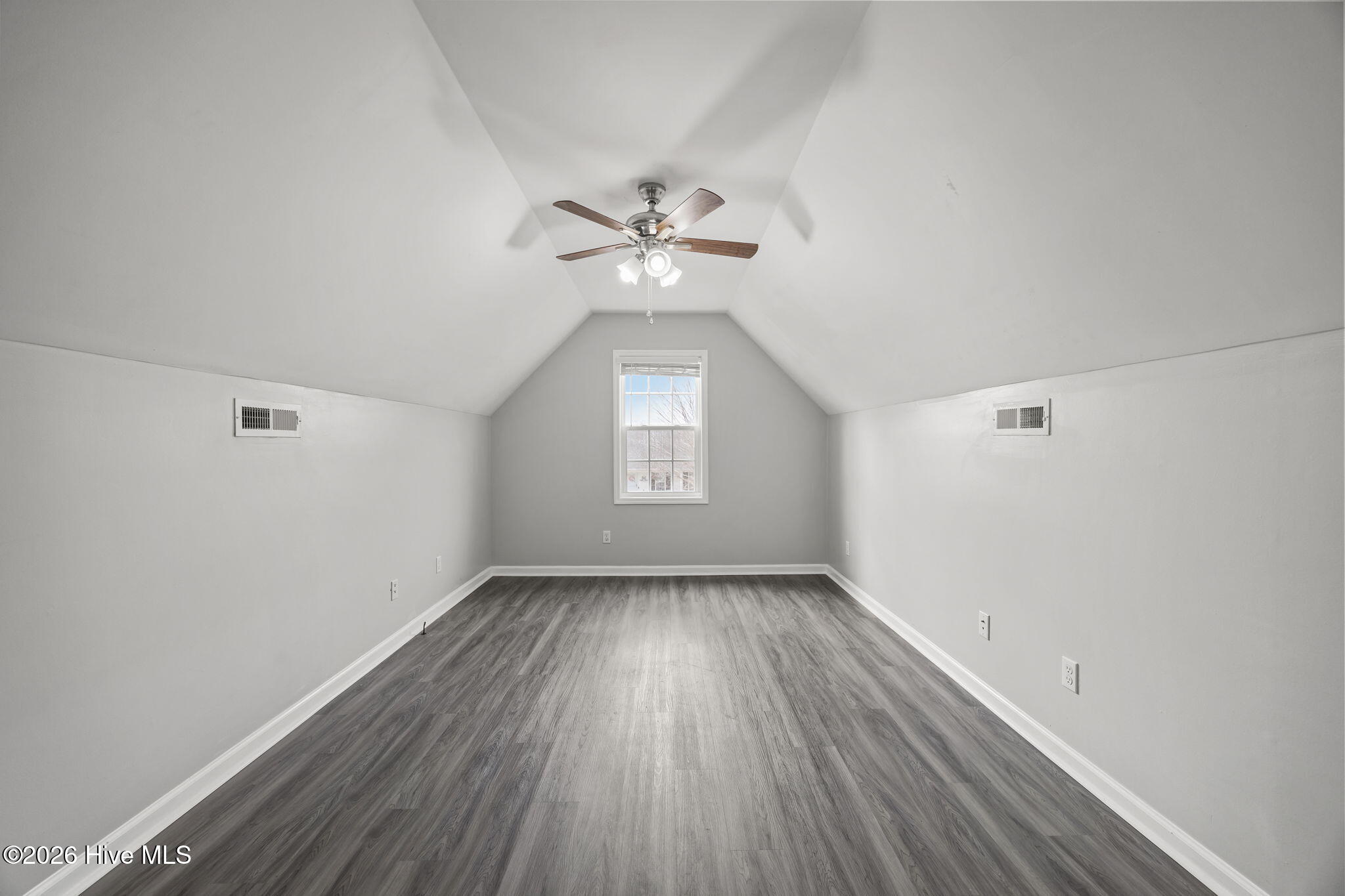 100555278 | Photo 27