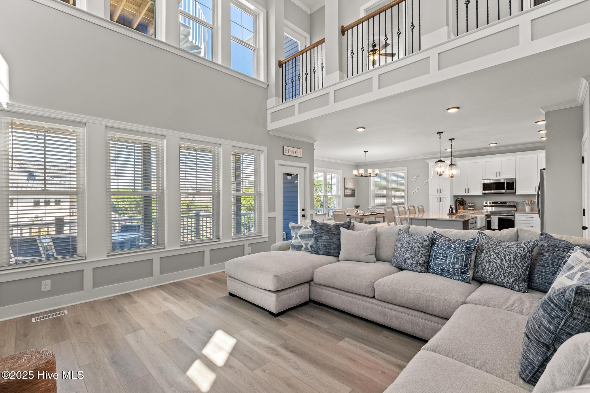 100498543 | Photo 17