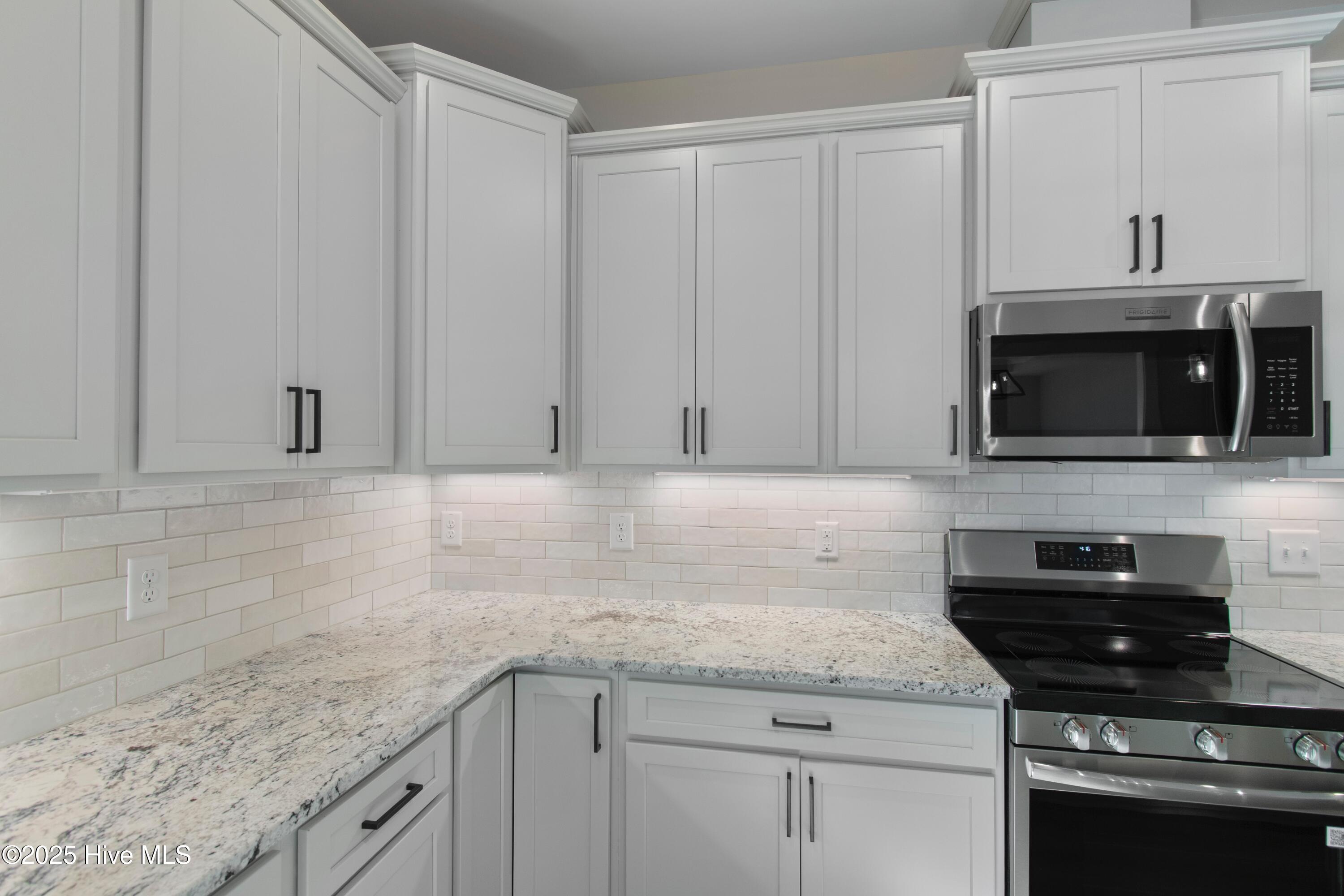 100520444 | Photo 16