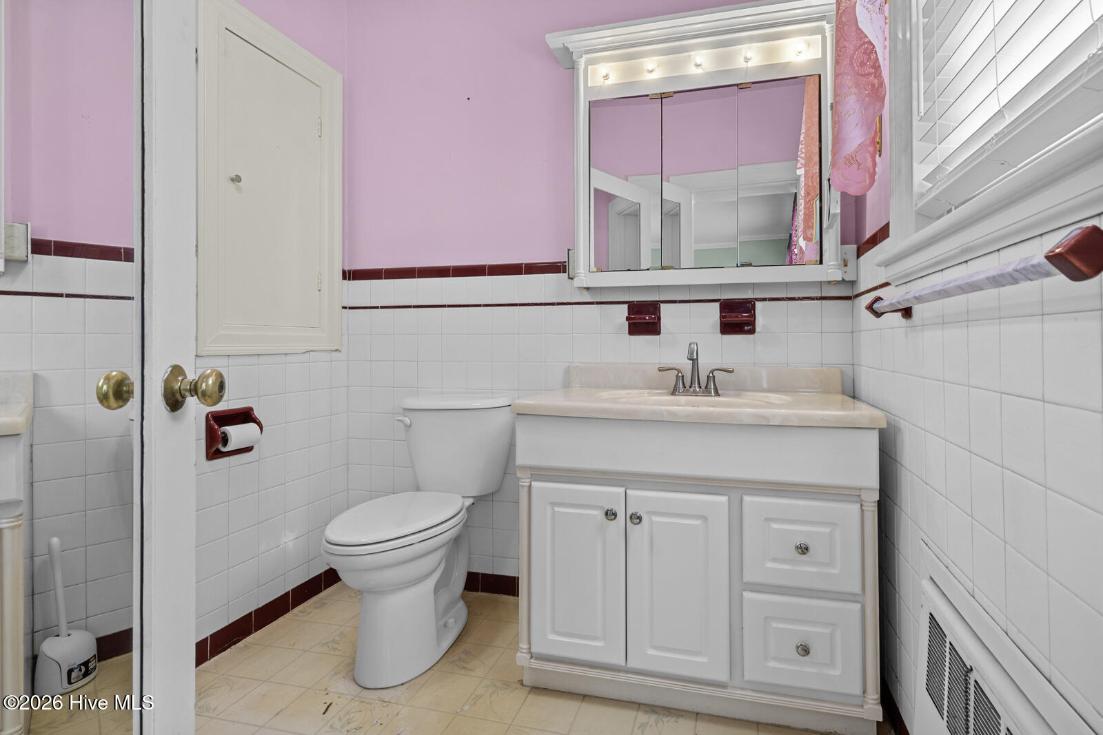 100557416 | Photo 46