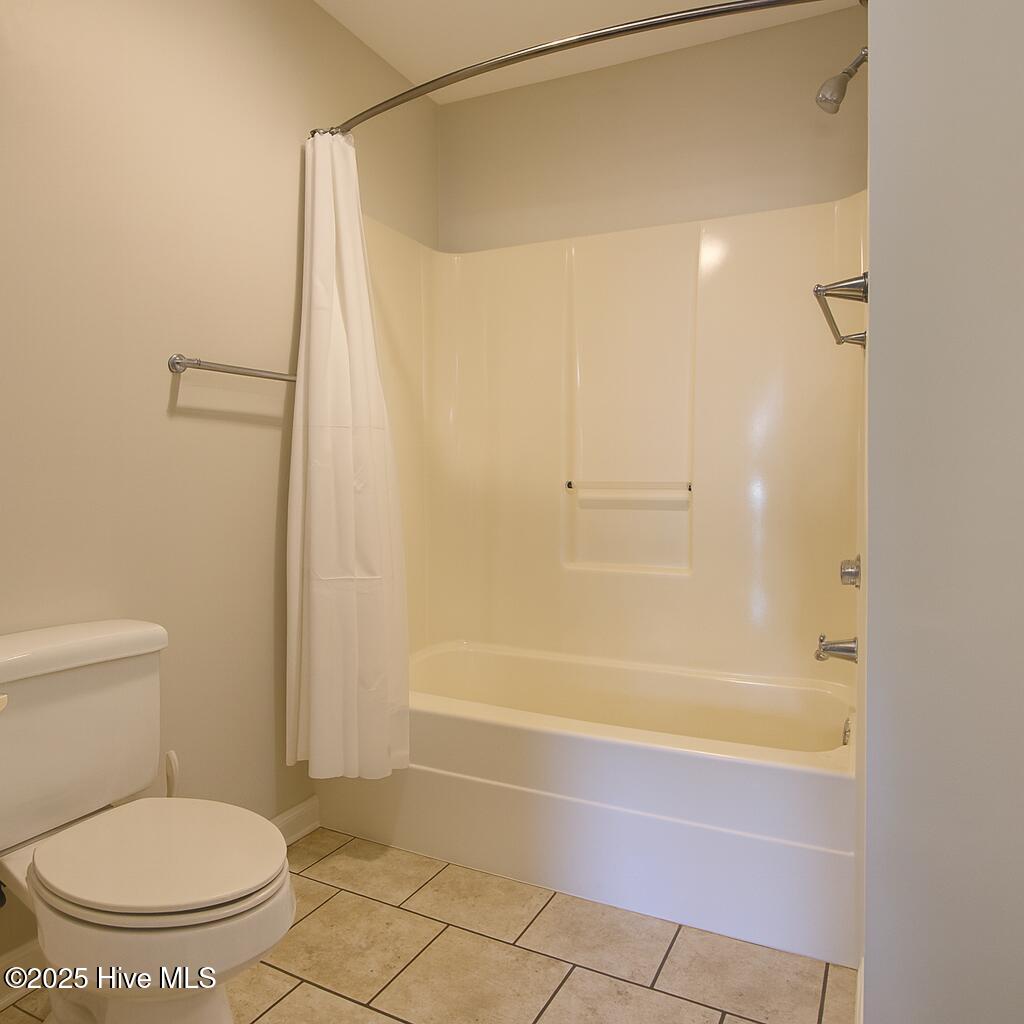 9117 Landing Drive SW, Calabash, NC 28467 – photo 17: Neutral Toned Bathroom Interior