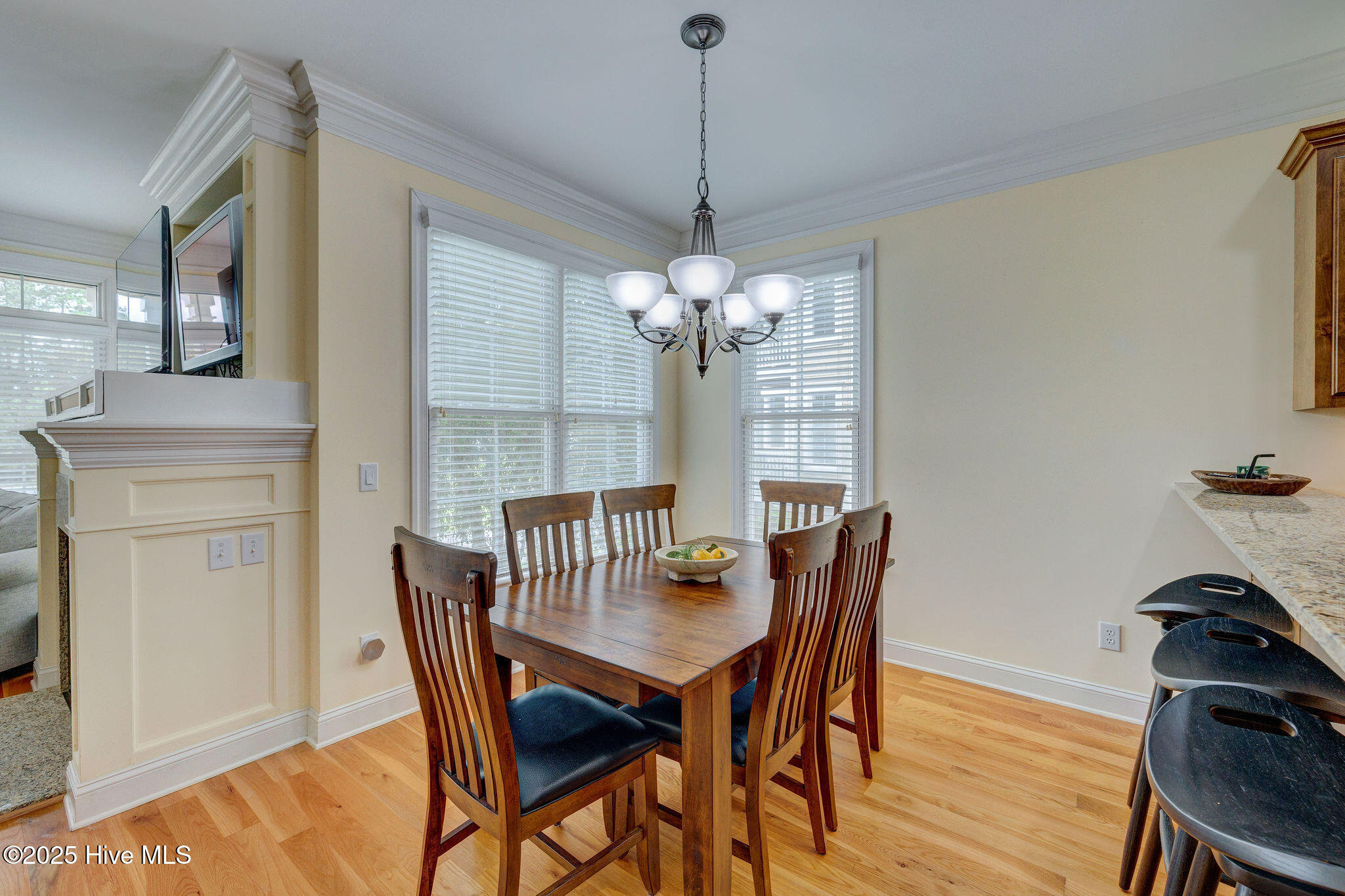 100530100 | Photo 11