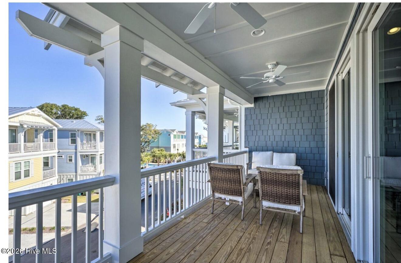 100563355 | Photo 43