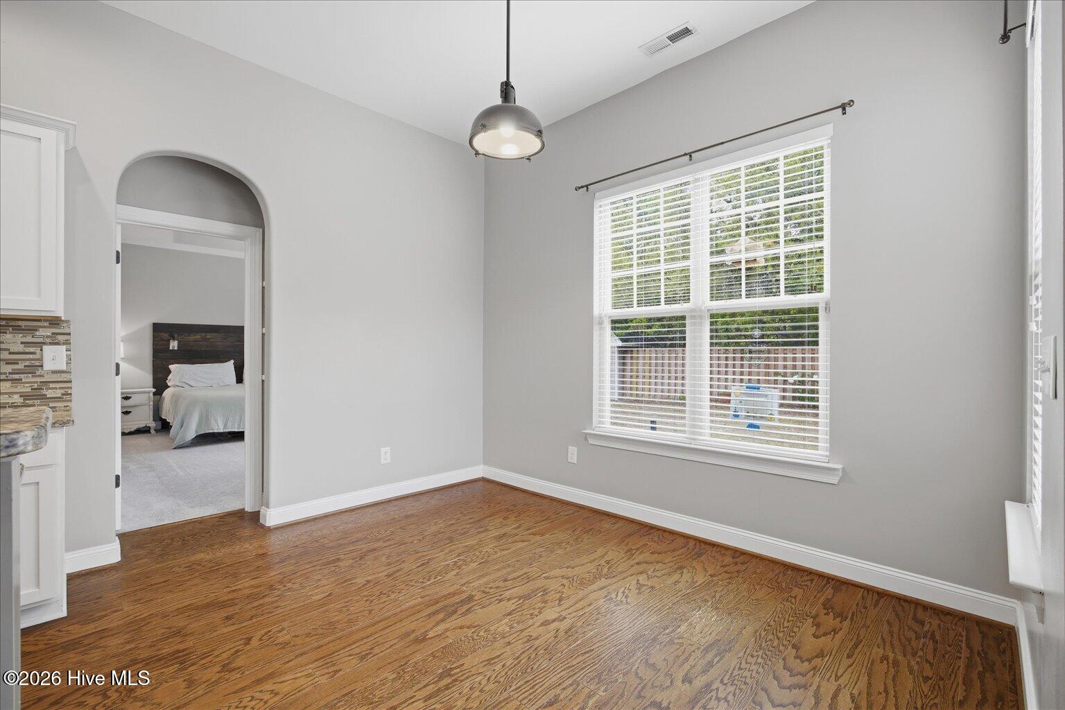 100565930 | Photo 21