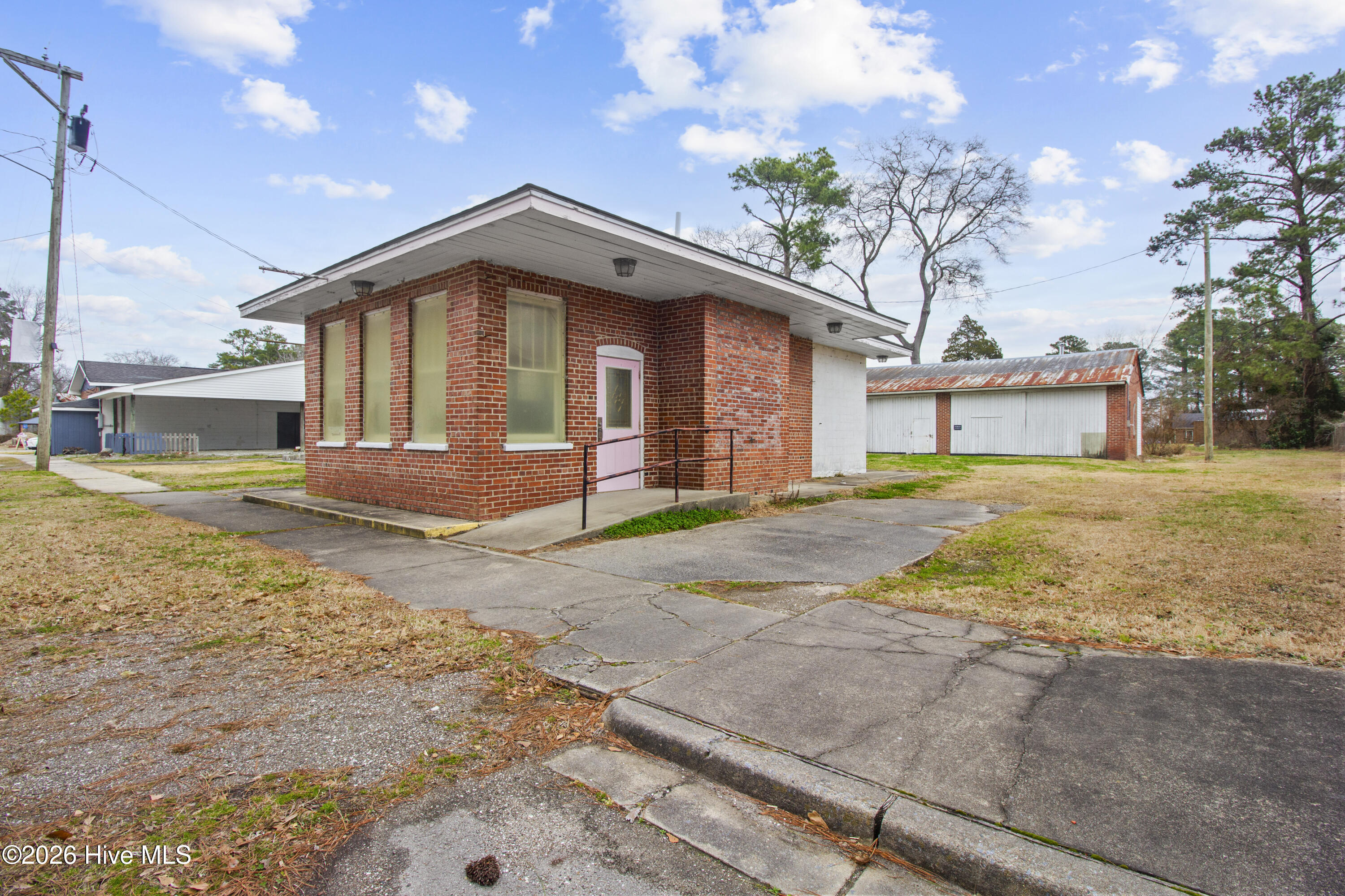 121 W Barnard Street, Glennville, GA, 30427