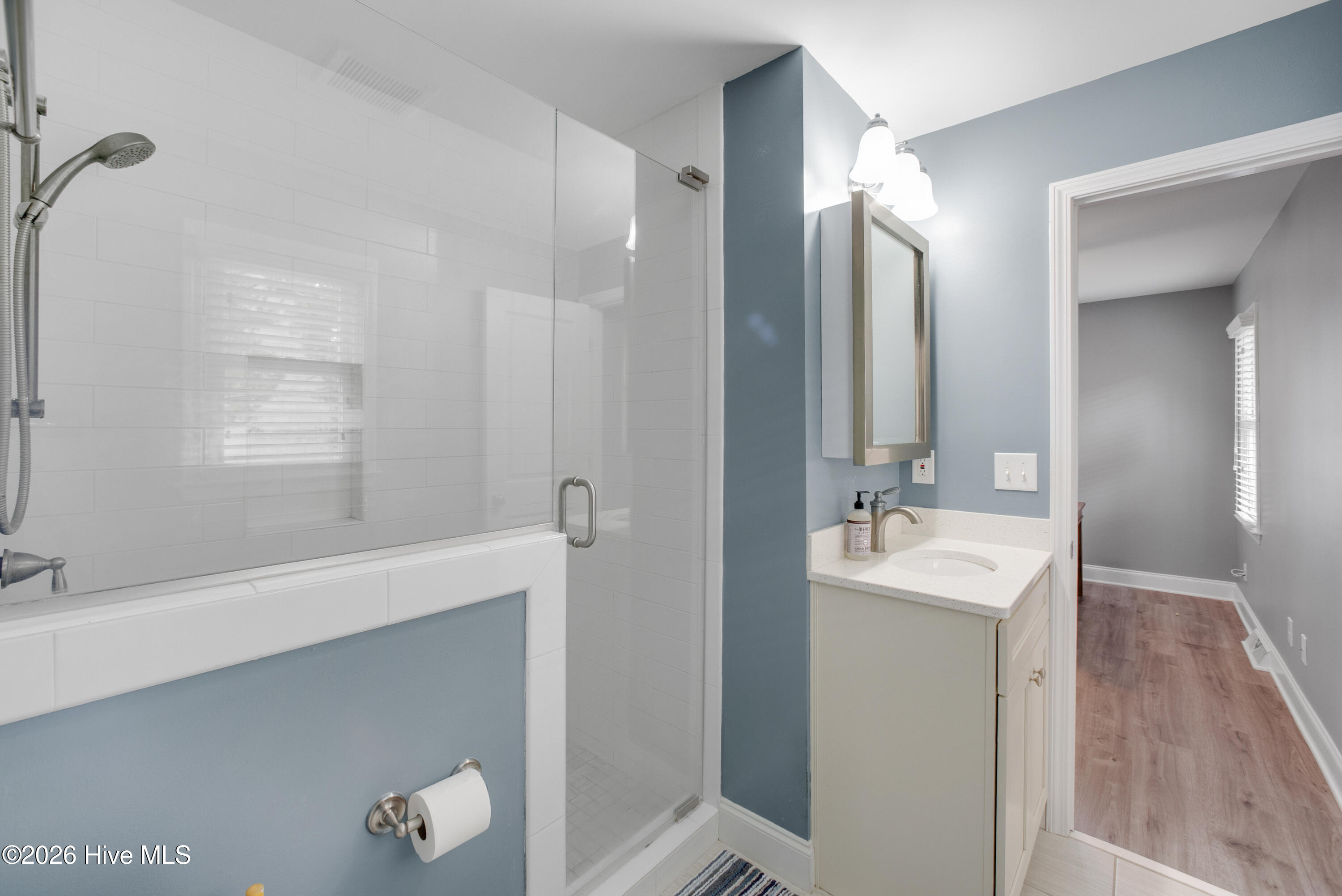 100553135 | Photo 15