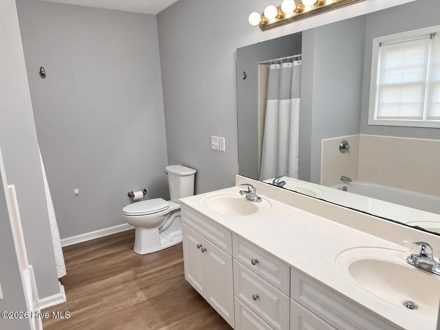 Main Bathroom (3)