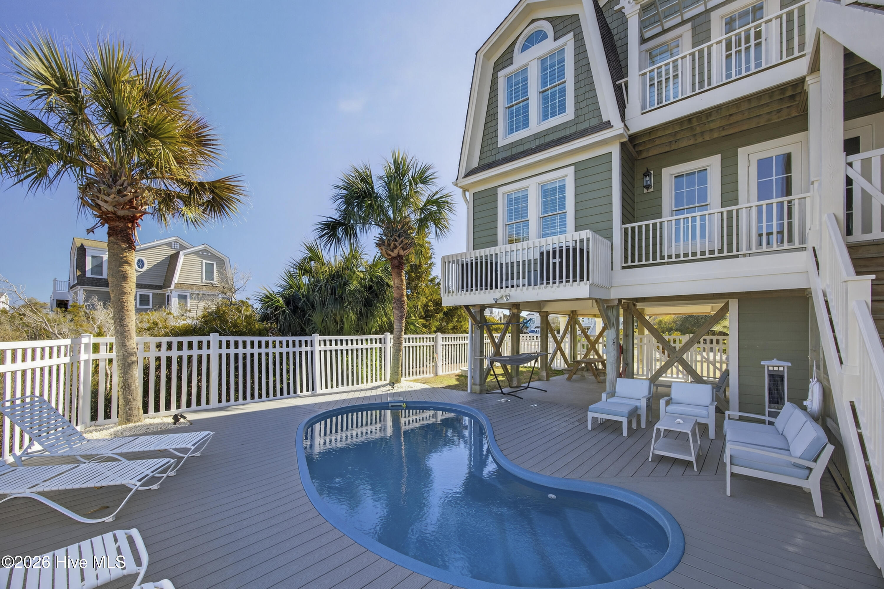 100554981 | Photo 23