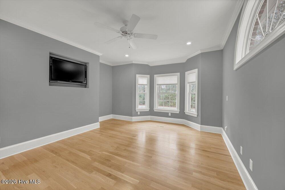 100557041 | Photo 25