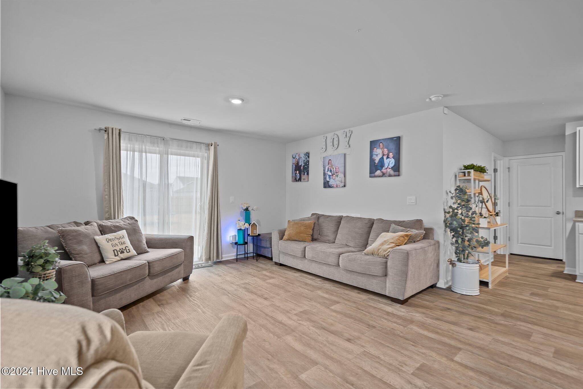 100557266 | Photo 14