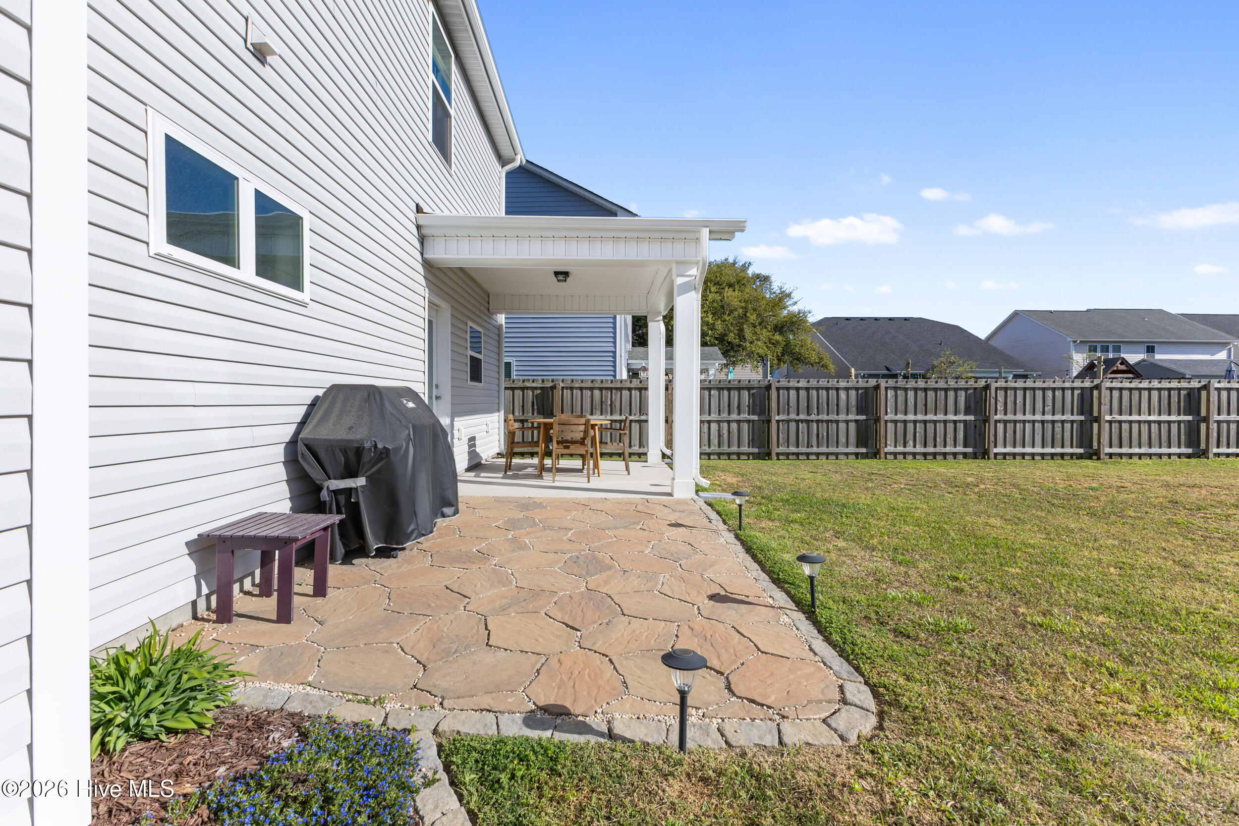 100565855 | Photo 67