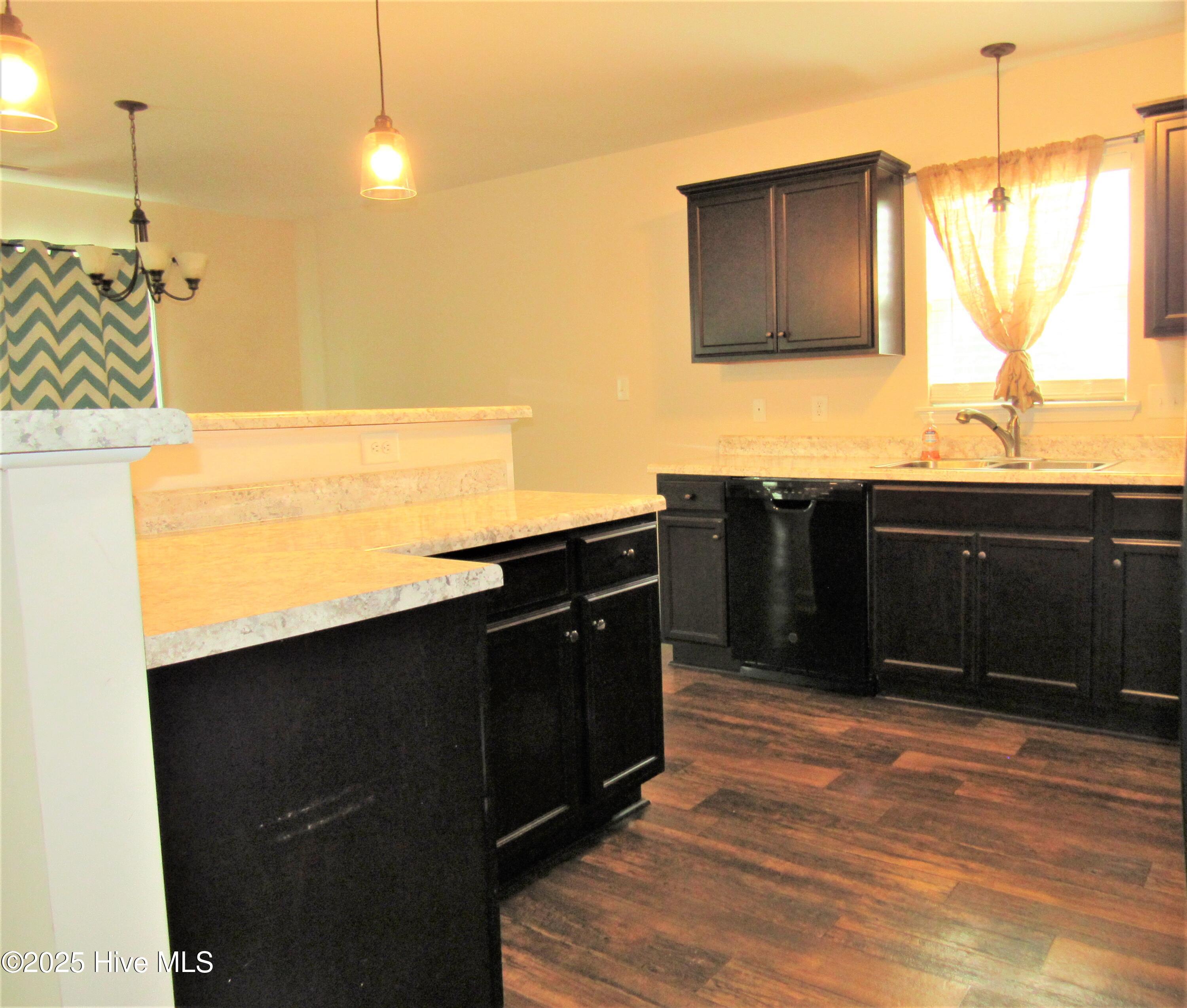 100545950 | Photo 12