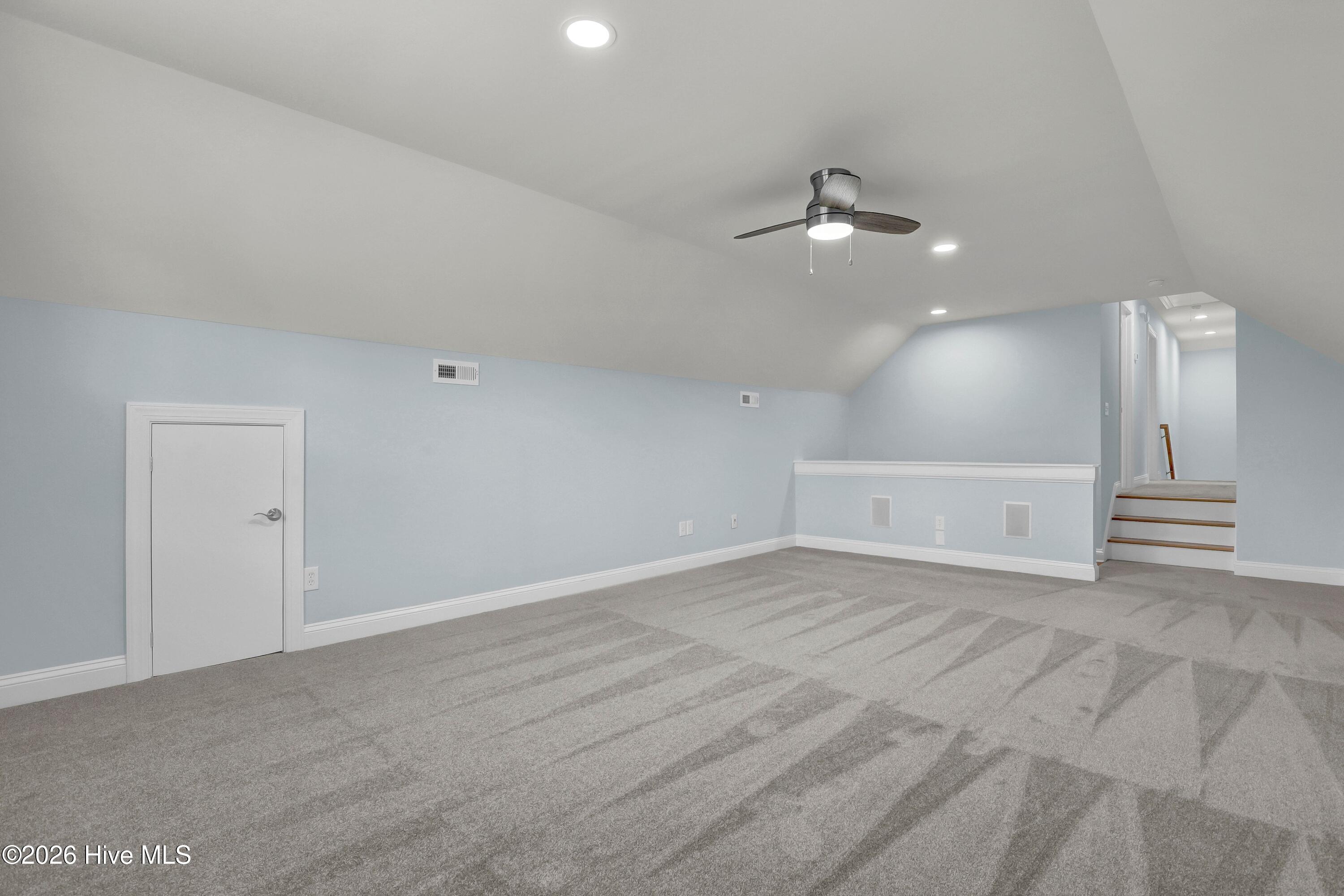 100567806 | Photo 43