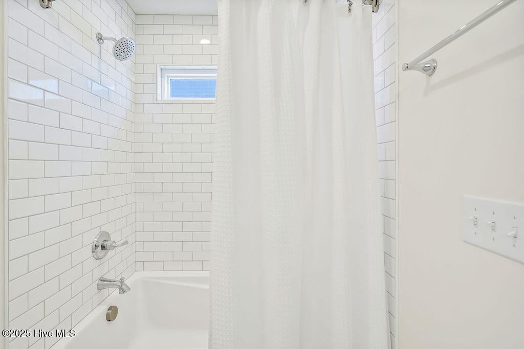 100541995 | Photo 13