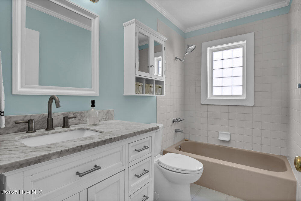 100533445 | Photo 36