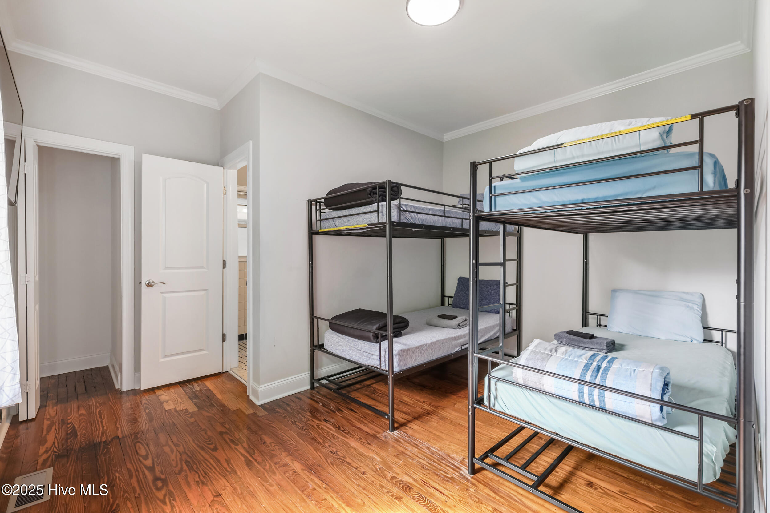 100526927 | Photo 21